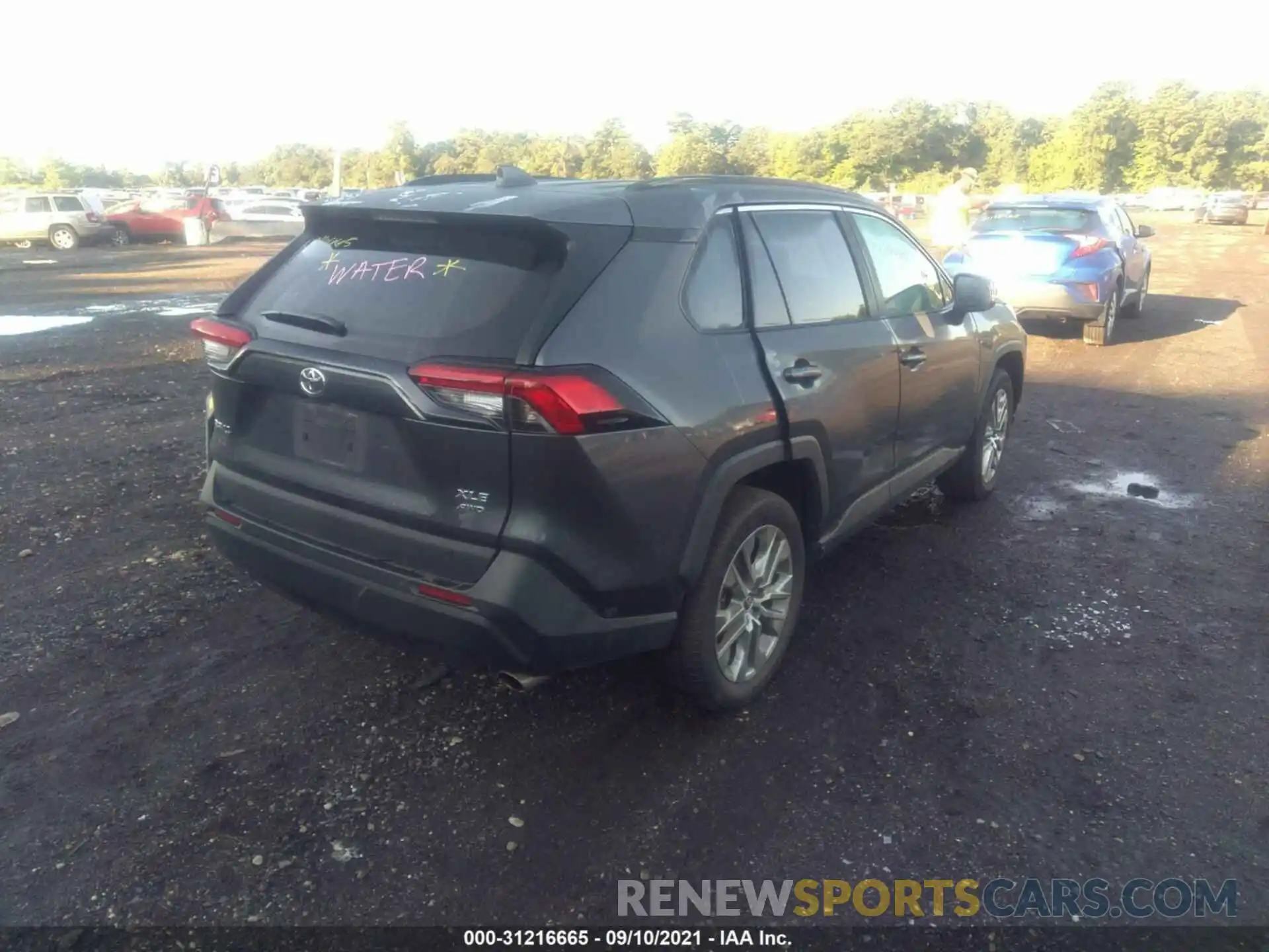 4 Photograph of a damaged car 2T3A1RFV3LW138589 TOYOTA RAV4 2020