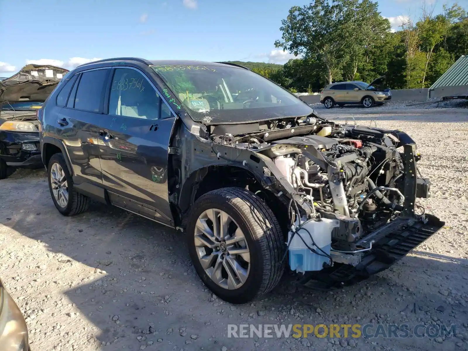 1 Photograph of a damaged car 2T3A1RFV4LC134634 TOYOTA RAV4 2020