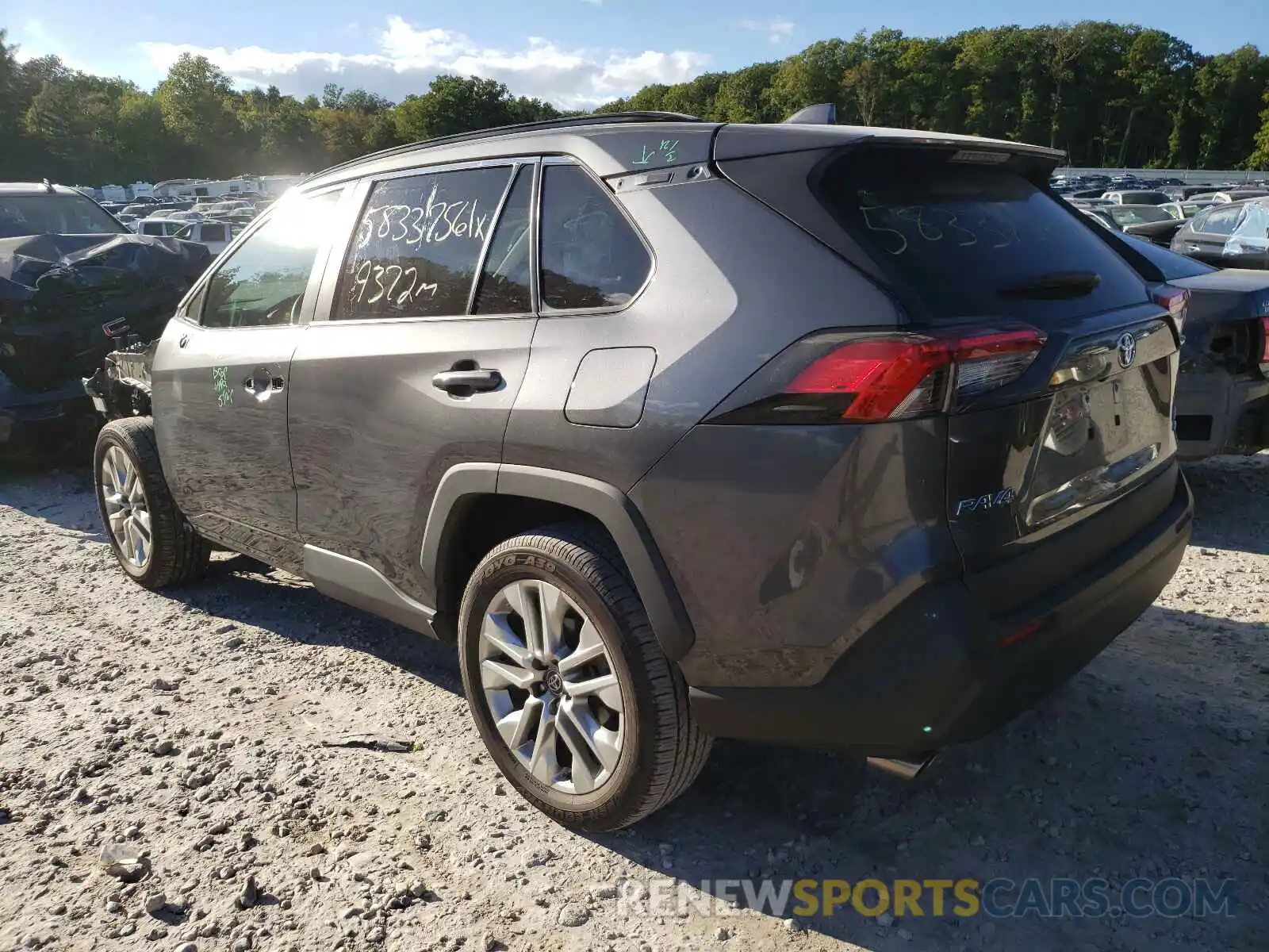 3 Photograph of a damaged car 2T3A1RFV4LC134634 TOYOTA RAV4 2020