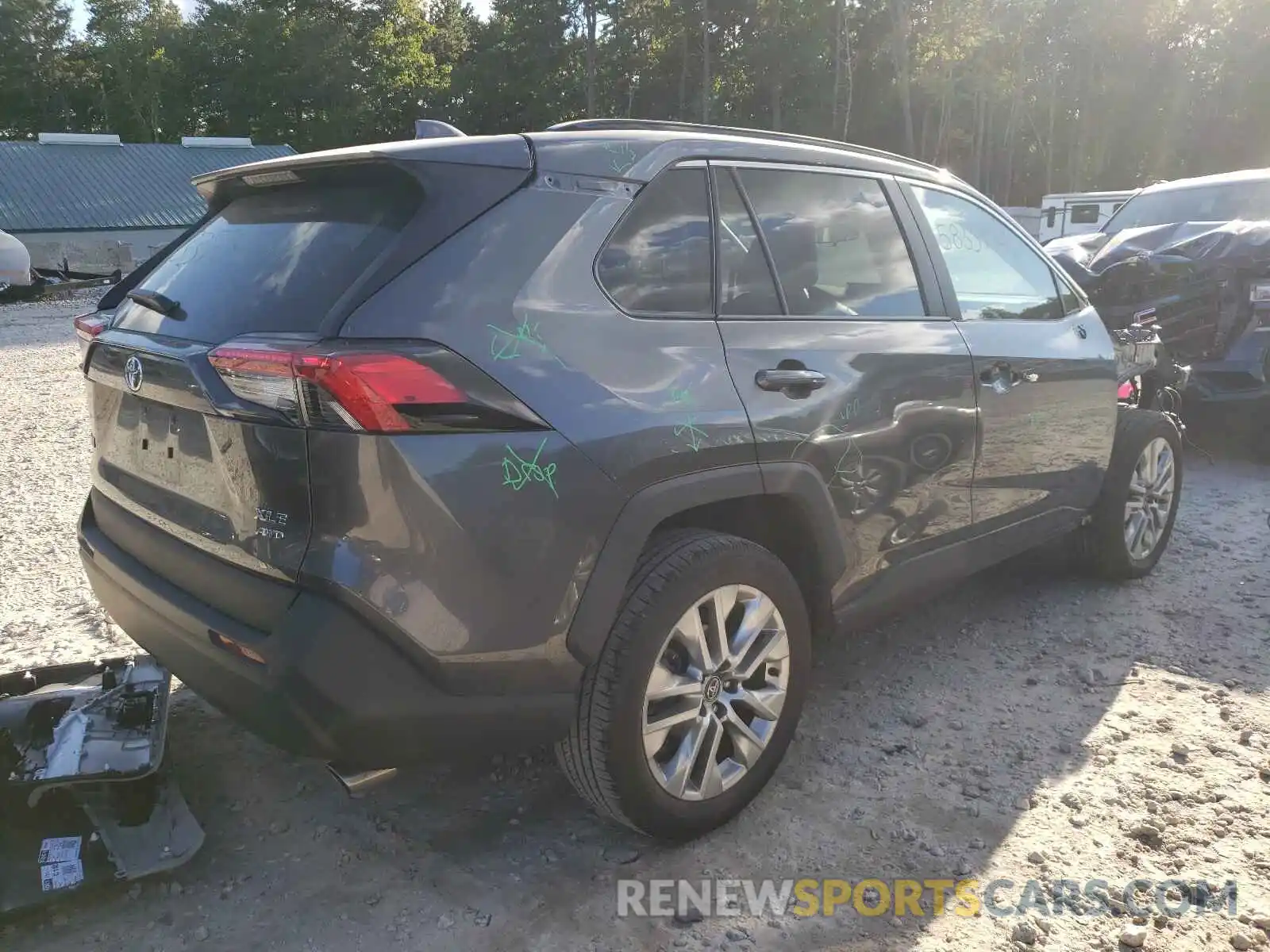 4 Photograph of a damaged car 2T3A1RFV4LC134634 TOYOTA RAV4 2020