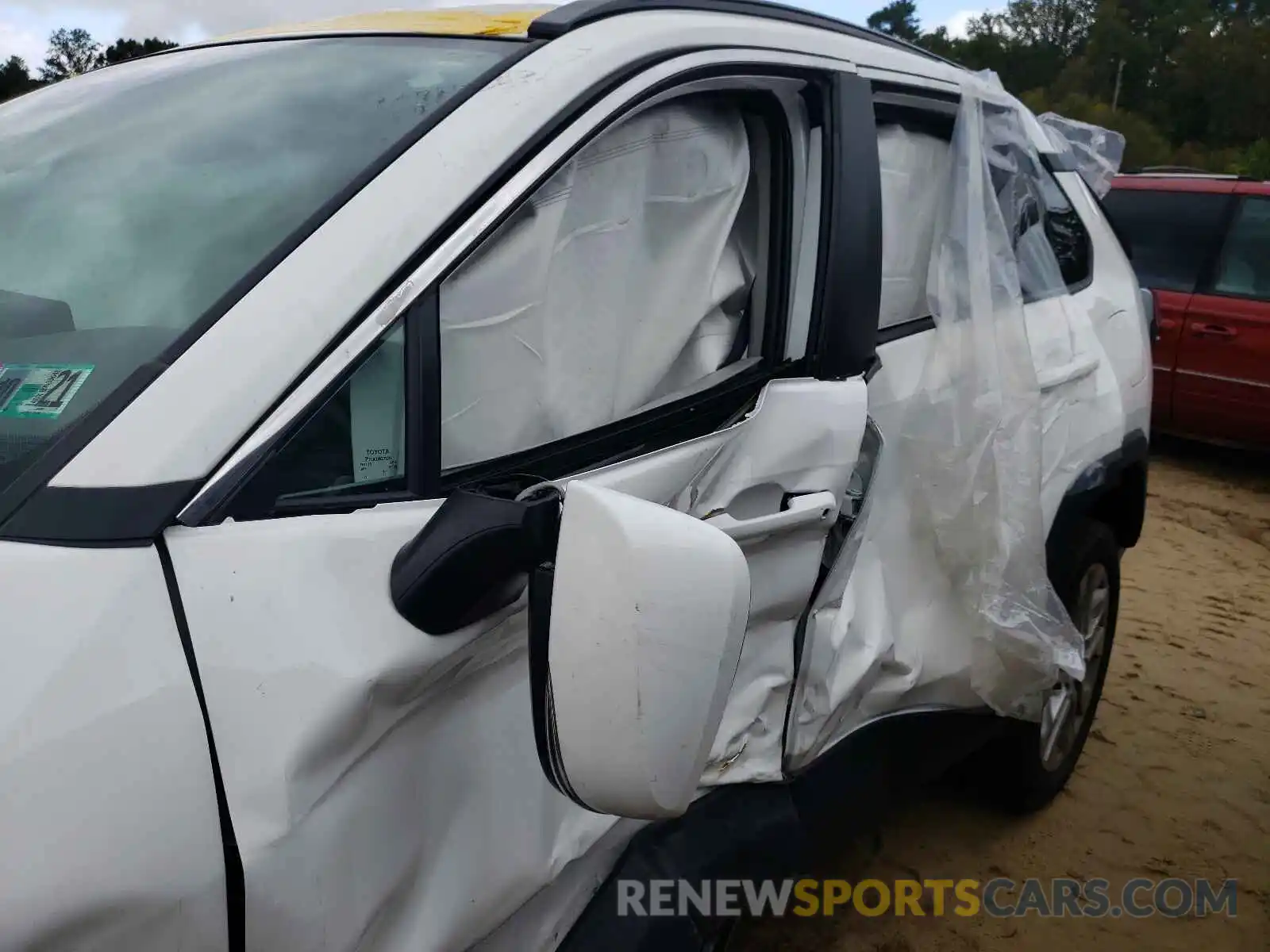 10 Photograph of a damaged car 2T3A1RFV4LC140059 TOYOTA RAV4 2020