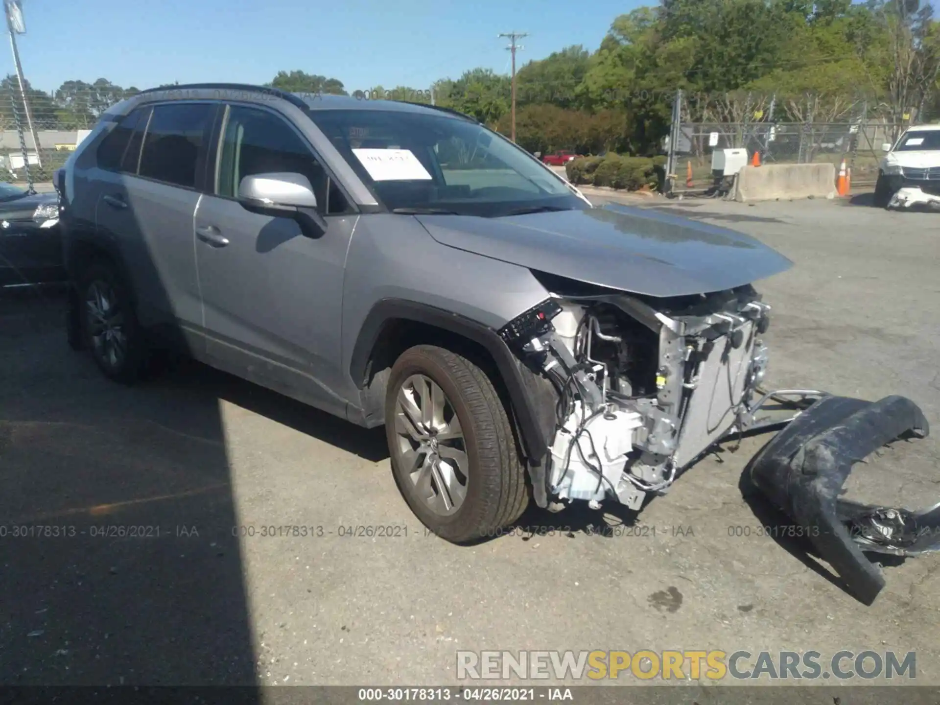 1 Photograph of a damaged car 2T3A1RFV5LC070104 TOYOTA RAV4 2020