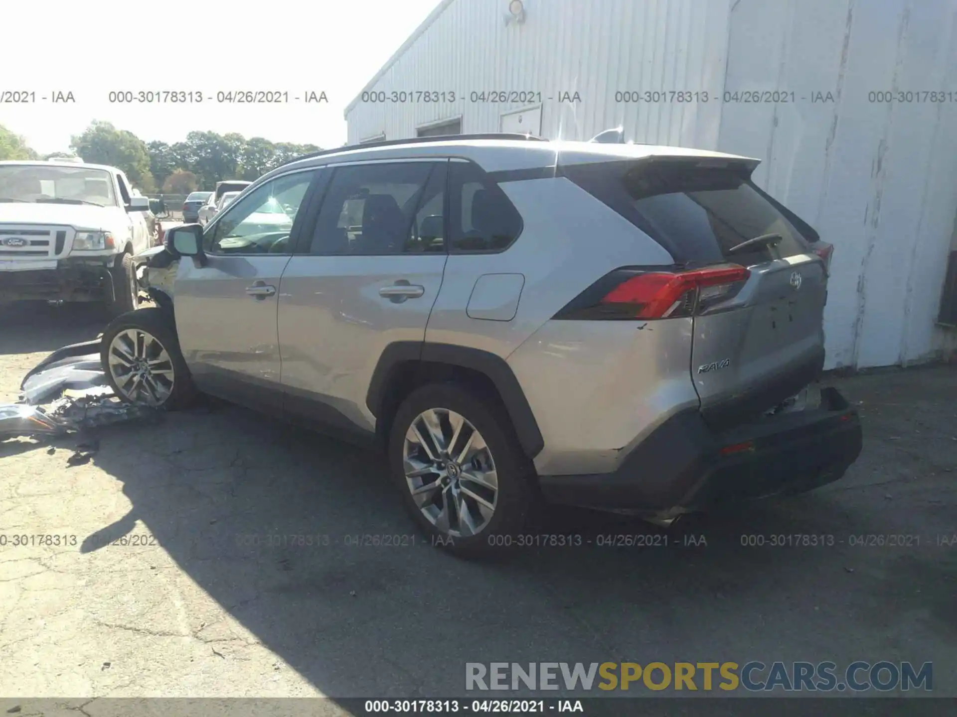 3 Photograph of a damaged car 2T3A1RFV5LC070104 TOYOTA RAV4 2020