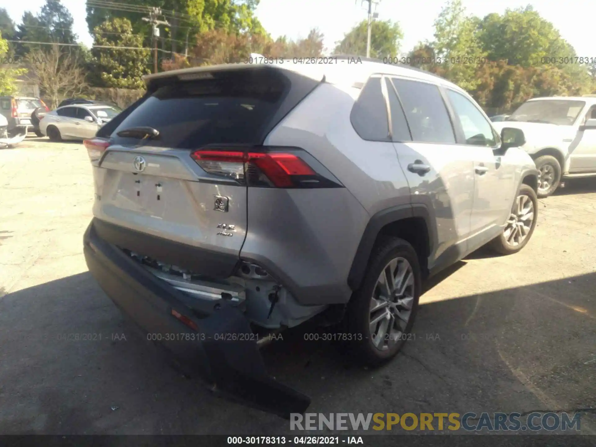 4 Photograph of a damaged car 2T3A1RFV5LC070104 TOYOTA RAV4 2020