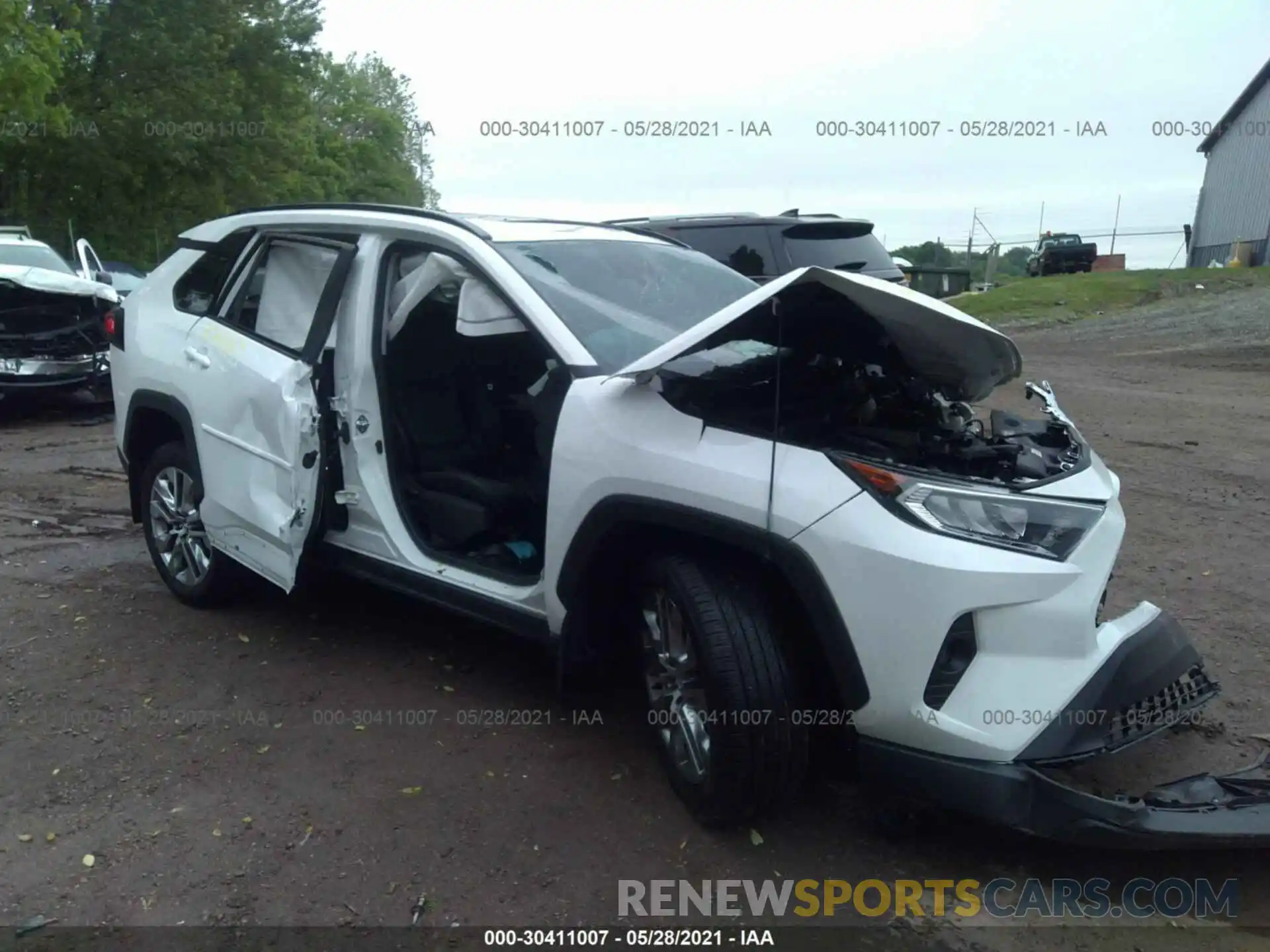 1 Photograph of a damaged car 2T3A1RFV5LC087498 TOYOTA RAV4 2020