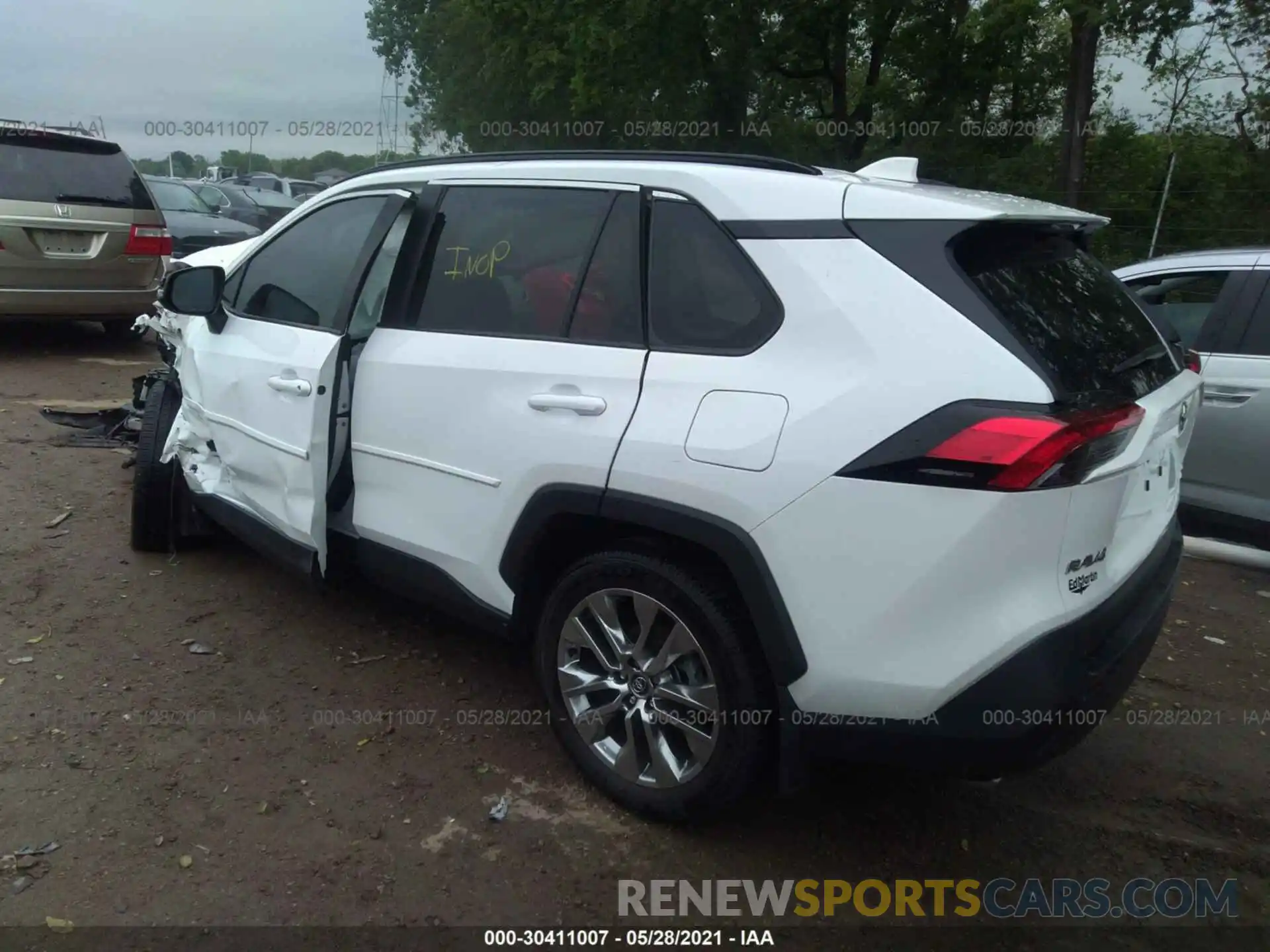 3 Photograph of a damaged car 2T3A1RFV5LC087498 TOYOTA RAV4 2020