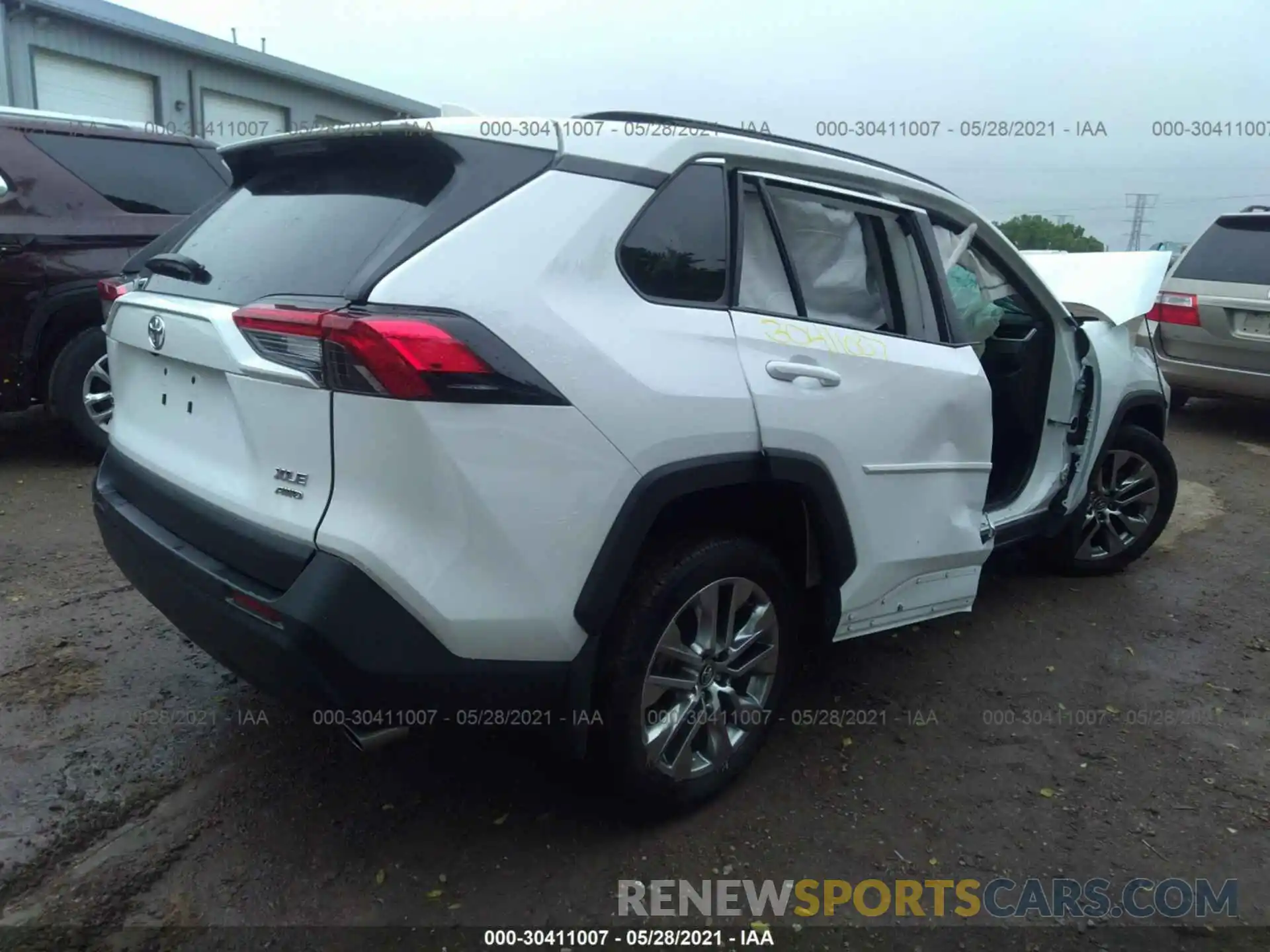 4 Photograph of a damaged car 2T3A1RFV5LC087498 TOYOTA RAV4 2020