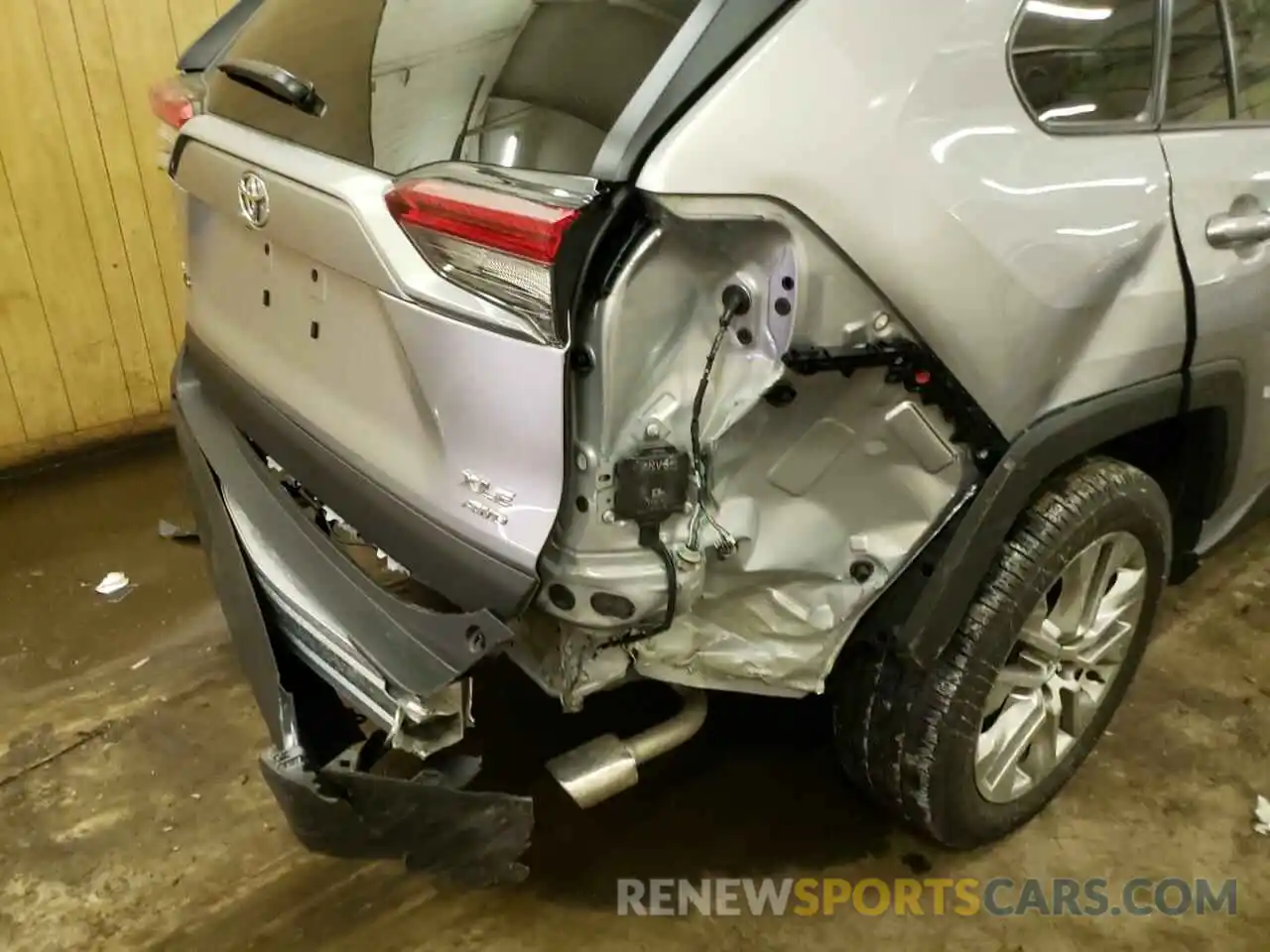 9 Photograph of a damaged car 2T3A1RFV5LC124565 TOYOTA RAV4 2020