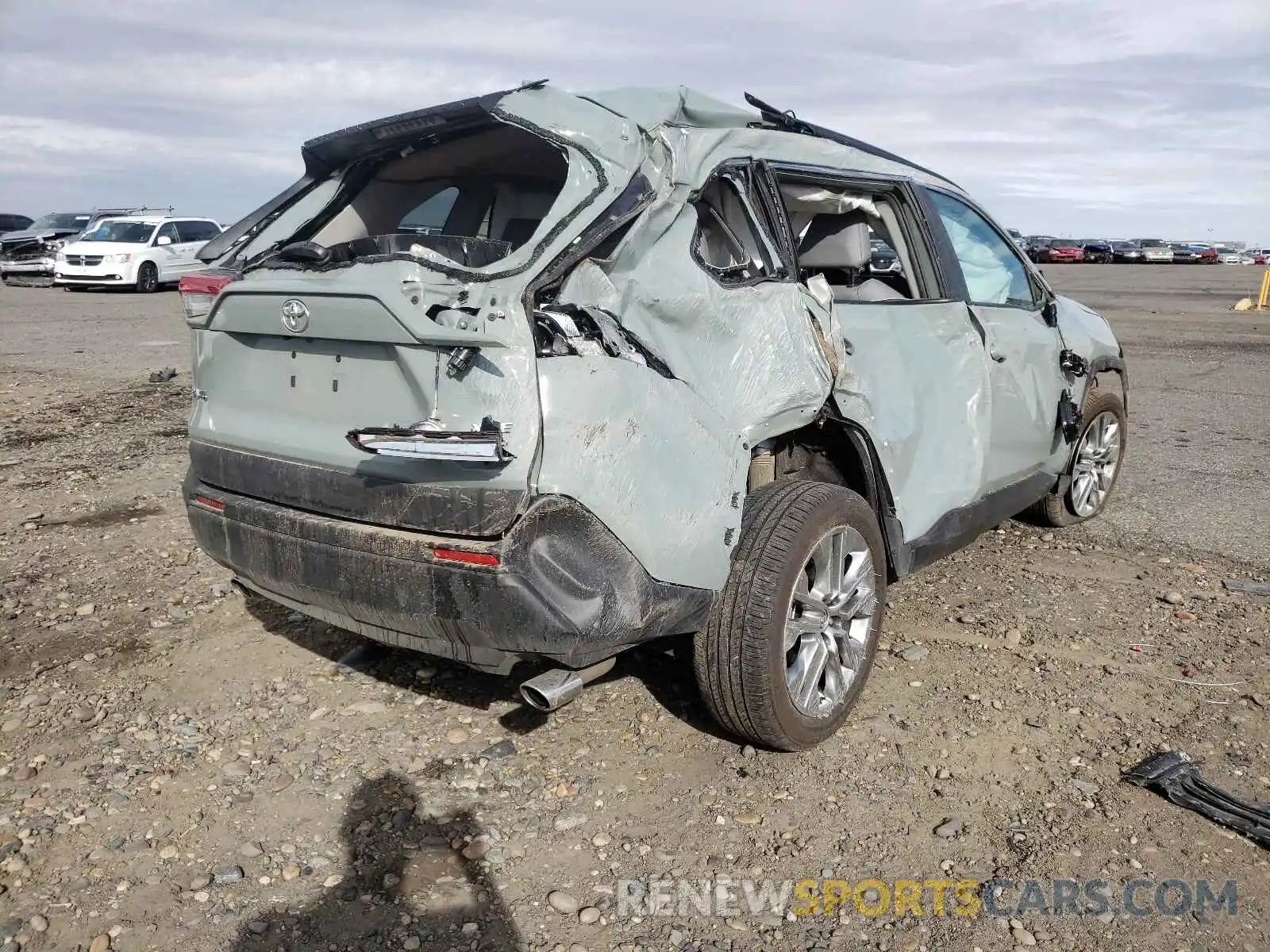 4 Photograph of a damaged car 2T3A1RFV5LC134304 TOYOTA RAV4 2020