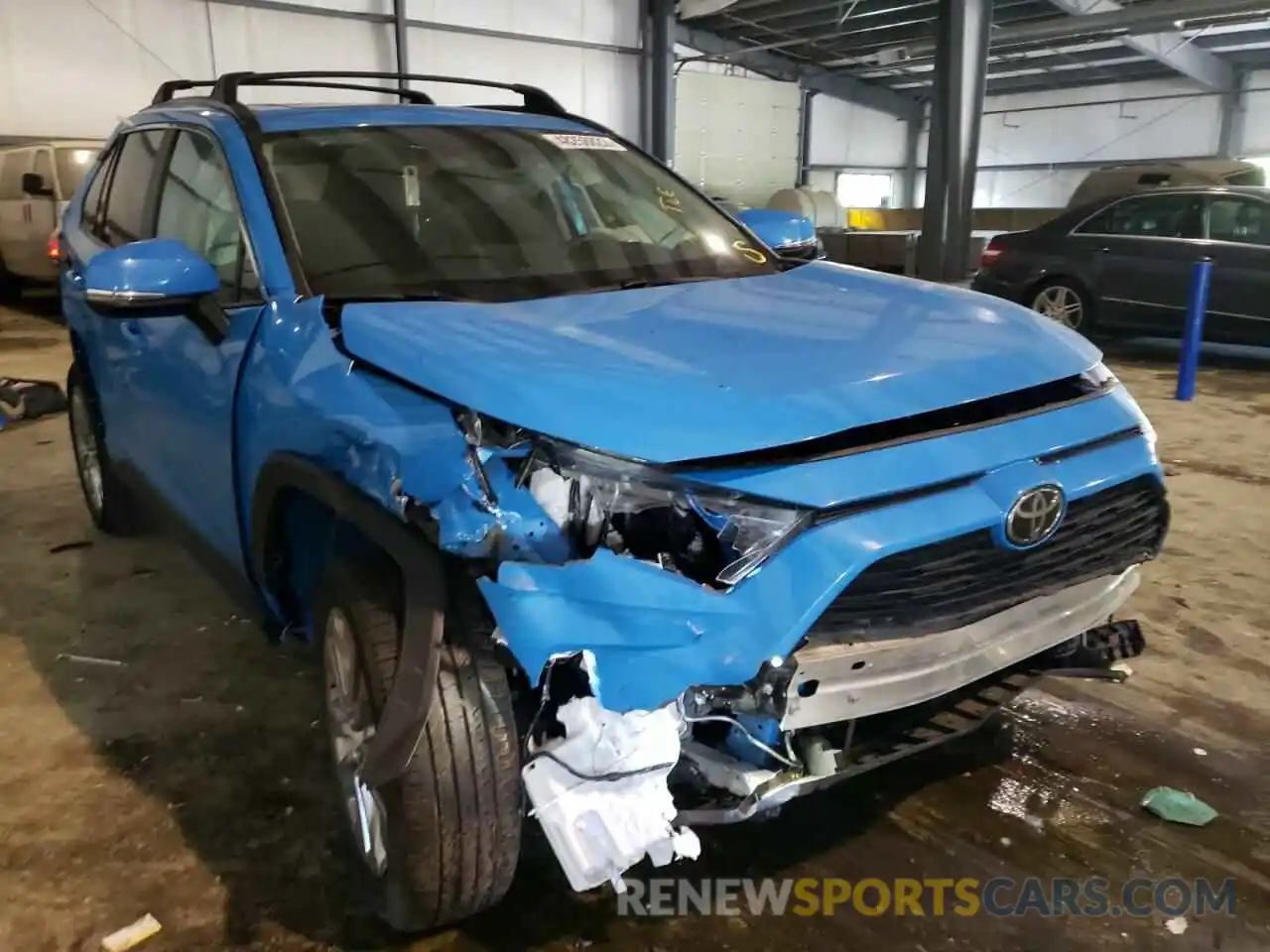 1 Photograph of a damaged car 2T3A1RFV5LC137235 TOYOTA RAV4 2020