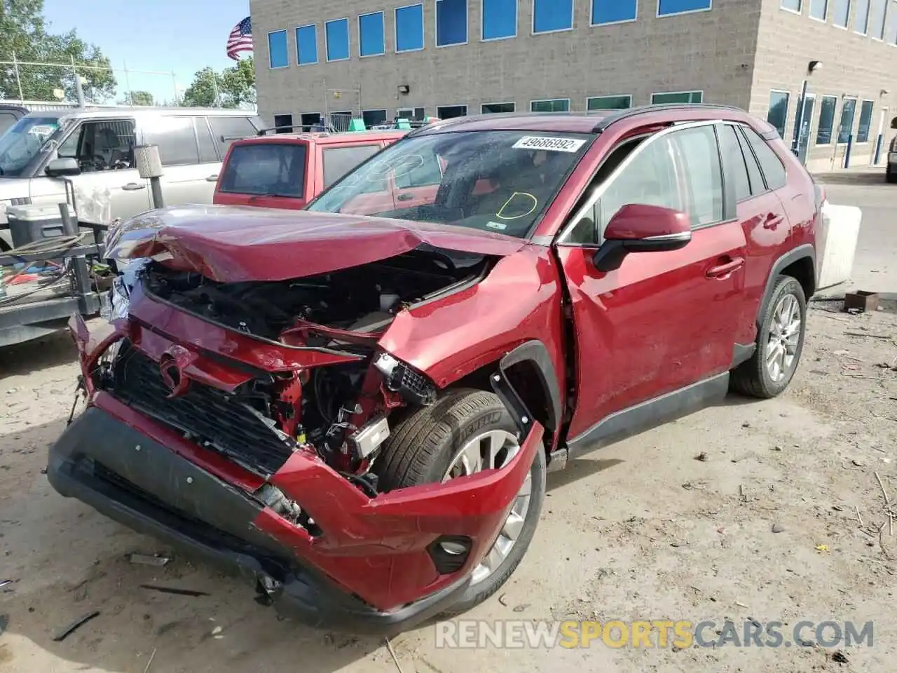 2 Photograph of a damaged car 2T3A1RFV5LW118764 TOYOTA RAV4 2020