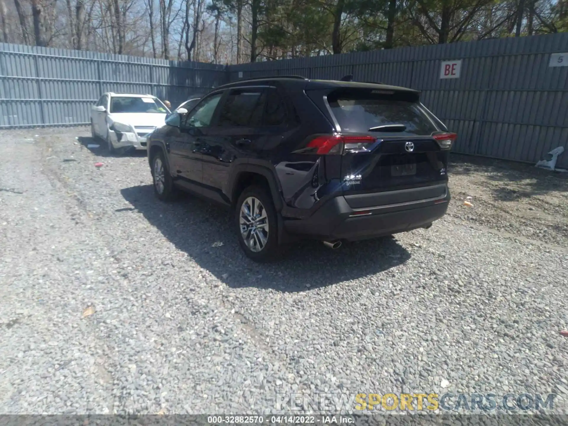 3 Photograph of a damaged car 2T3A1RFV5LW126475 TOYOTA RAV4 2020