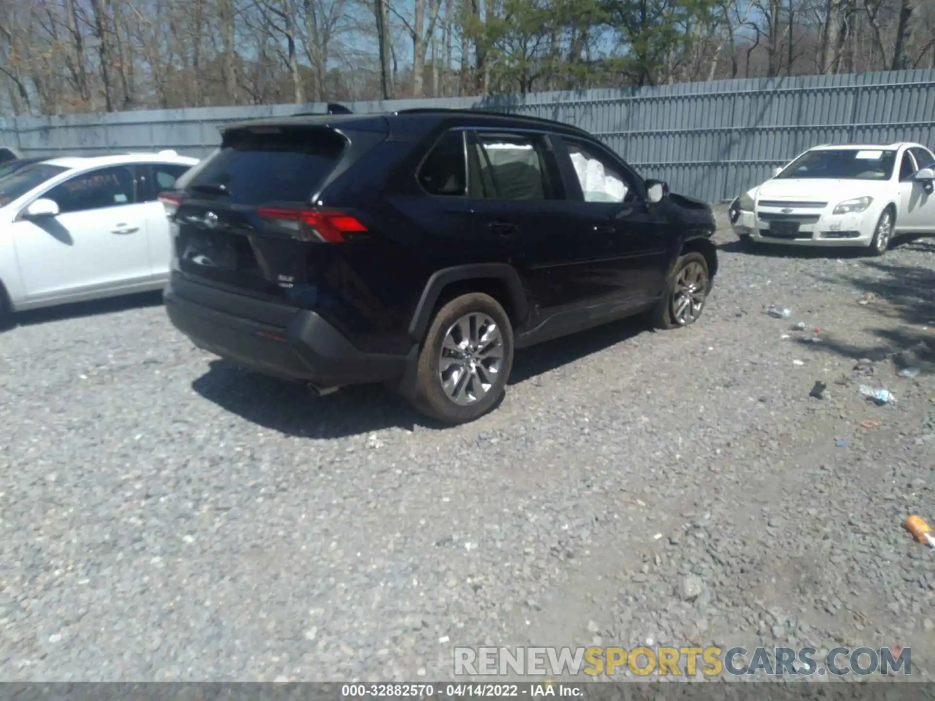 4 Photograph of a damaged car 2T3A1RFV5LW126475 TOYOTA RAV4 2020