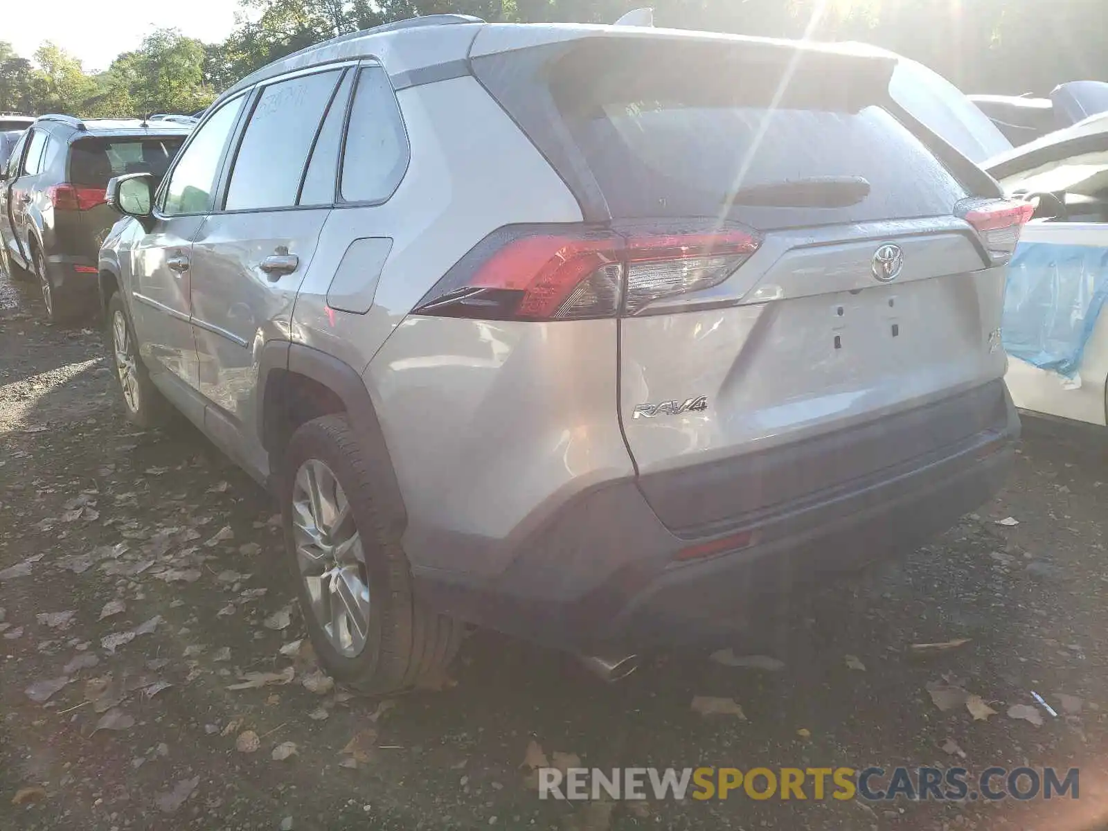 3 Photograph of a damaged car 2T3A1RFV5LW135225 TOYOTA RAV4 2020