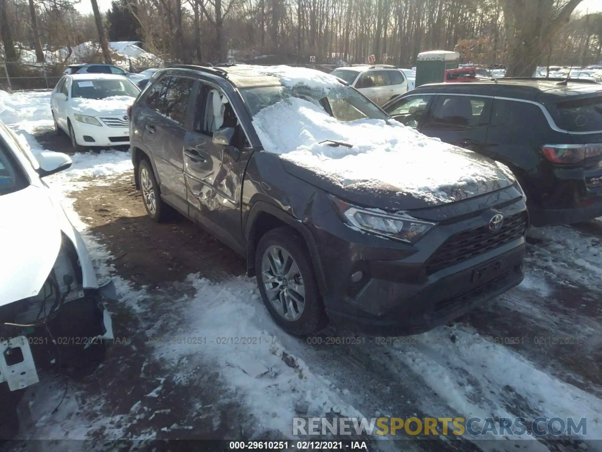 1 Photograph of a damaged car 2T3A1RFV5LW136388 TOYOTA RAV4 2020