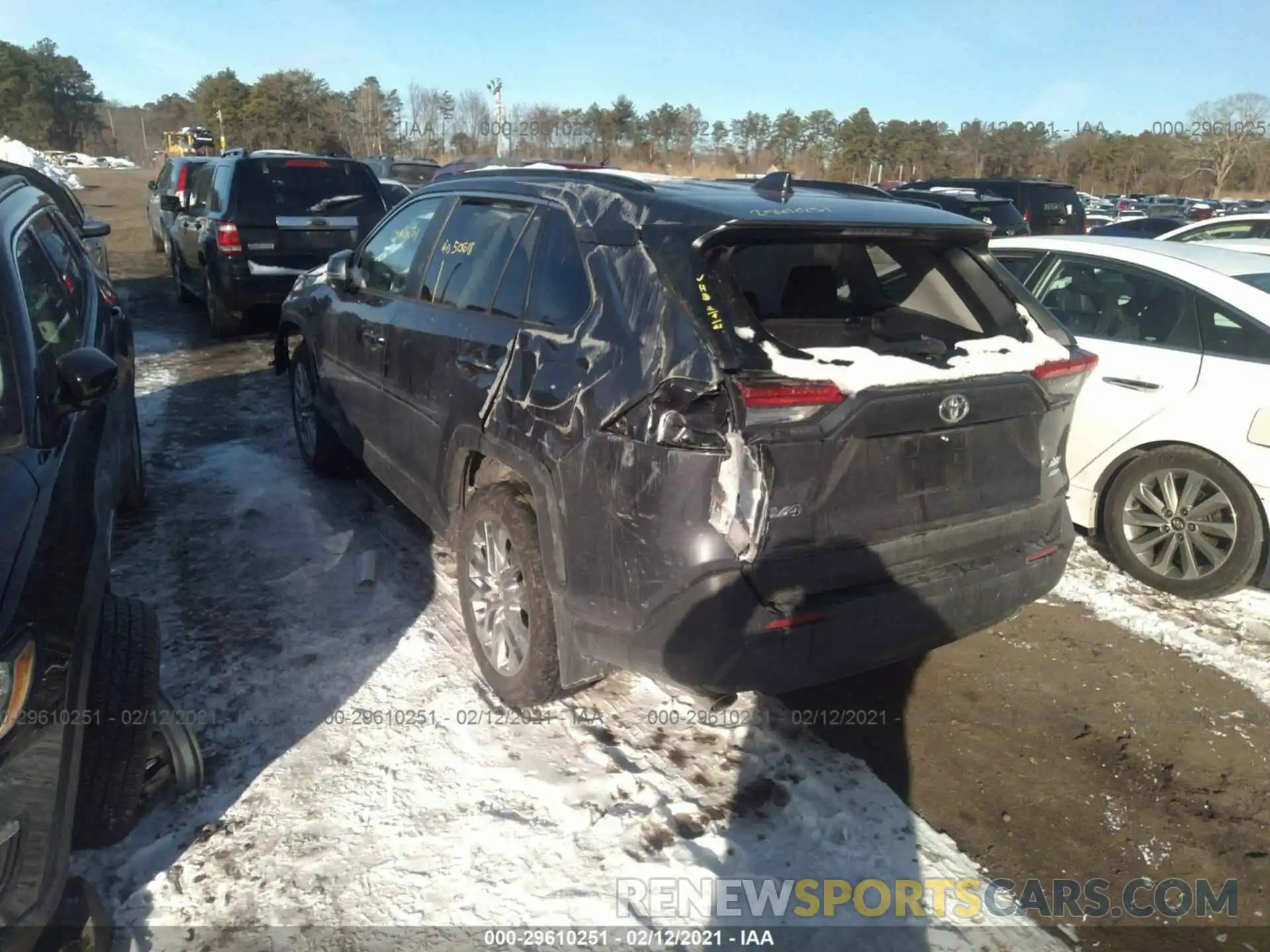 3 Photograph of a damaged car 2T3A1RFV5LW136388 TOYOTA RAV4 2020