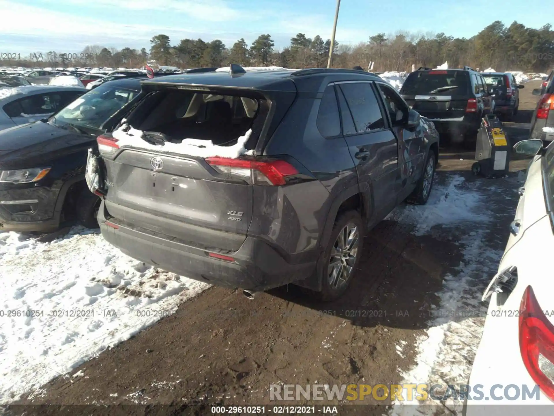 4 Photograph of a damaged car 2T3A1RFV5LW136388 TOYOTA RAV4 2020