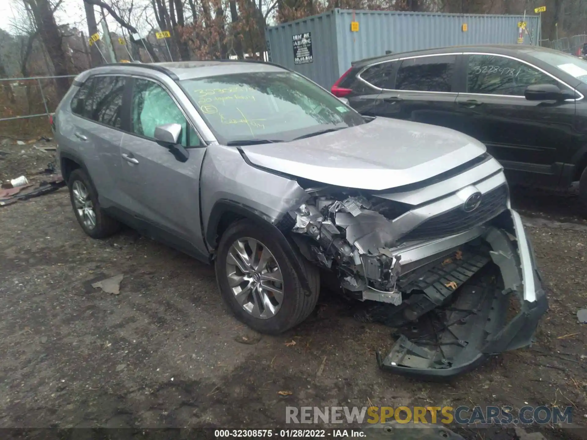 1 Photograph of a damaged car 2T3A1RFV5LW136861 TOYOTA RAV4 2020