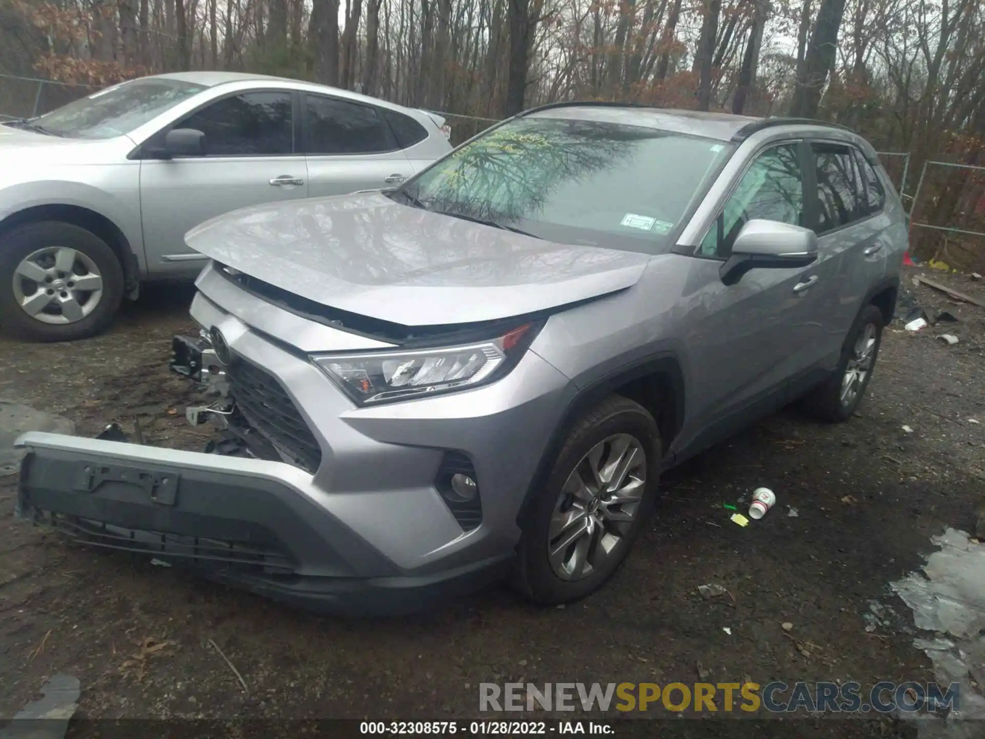 2 Photograph of a damaged car 2T3A1RFV5LW136861 TOYOTA RAV4 2020