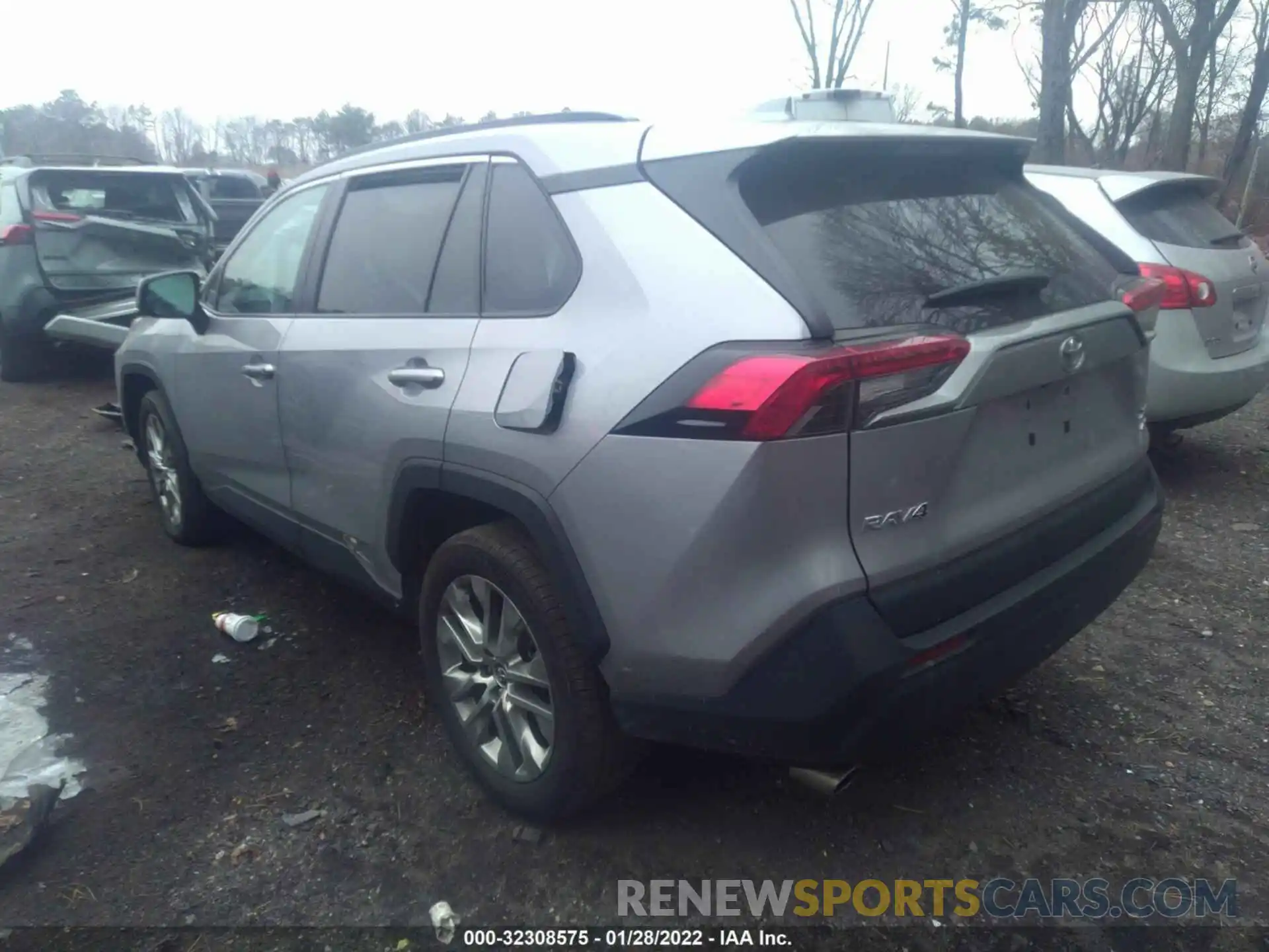 3 Photograph of a damaged car 2T3A1RFV5LW136861 TOYOTA RAV4 2020