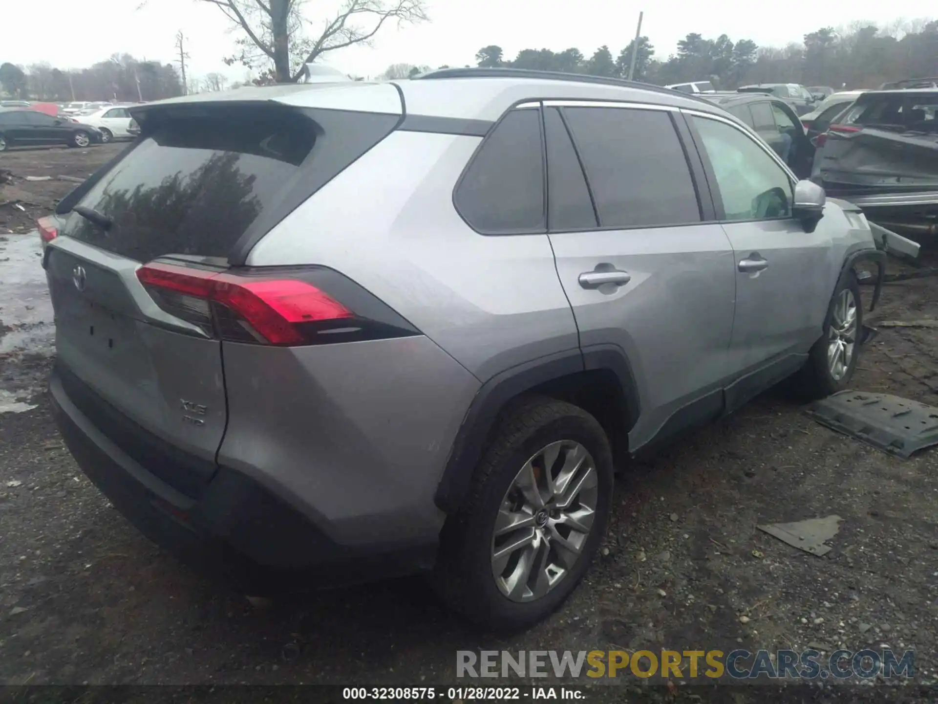 4 Photograph of a damaged car 2T3A1RFV5LW136861 TOYOTA RAV4 2020