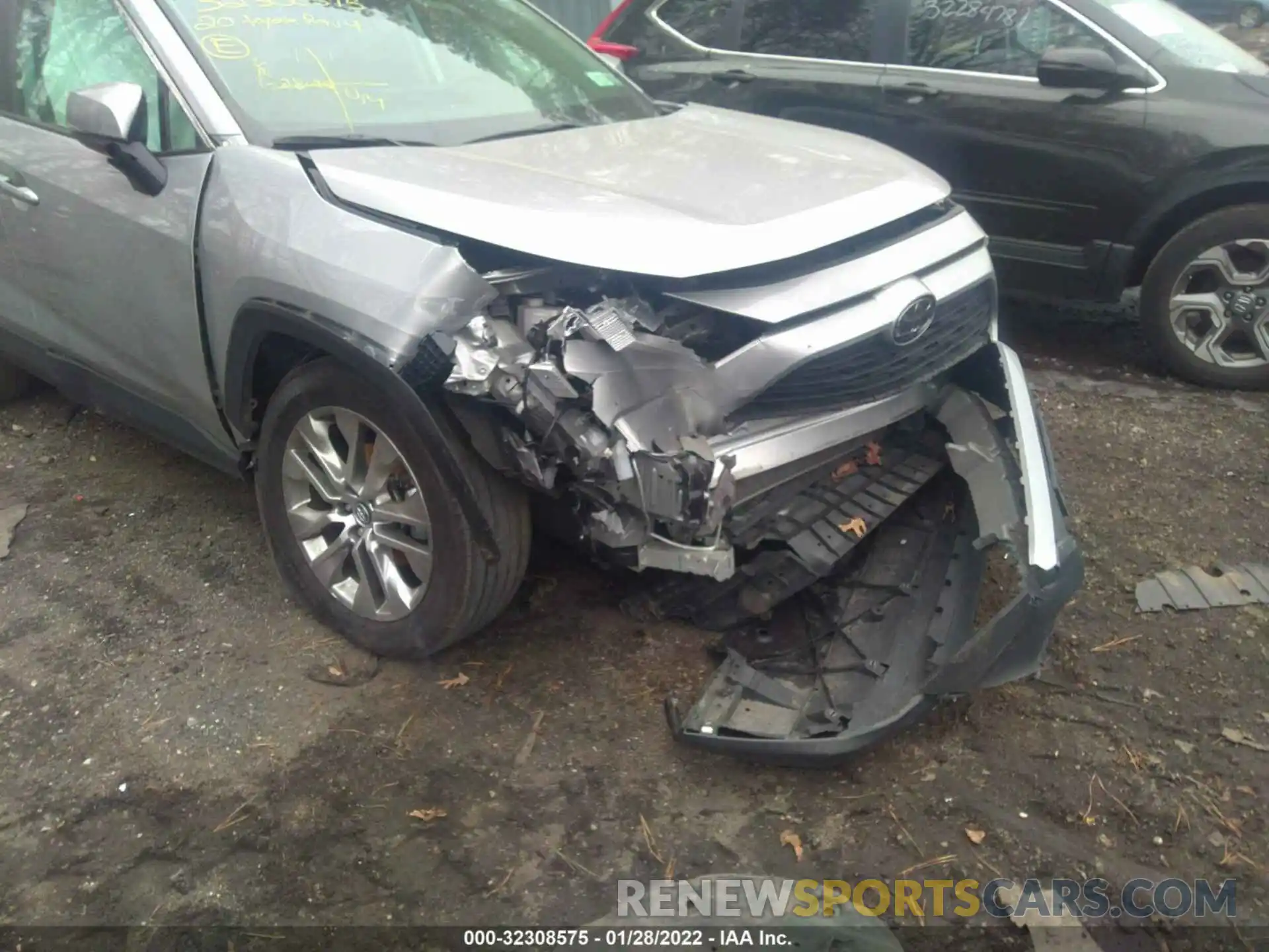 6 Photograph of a damaged car 2T3A1RFV5LW136861 TOYOTA RAV4 2020