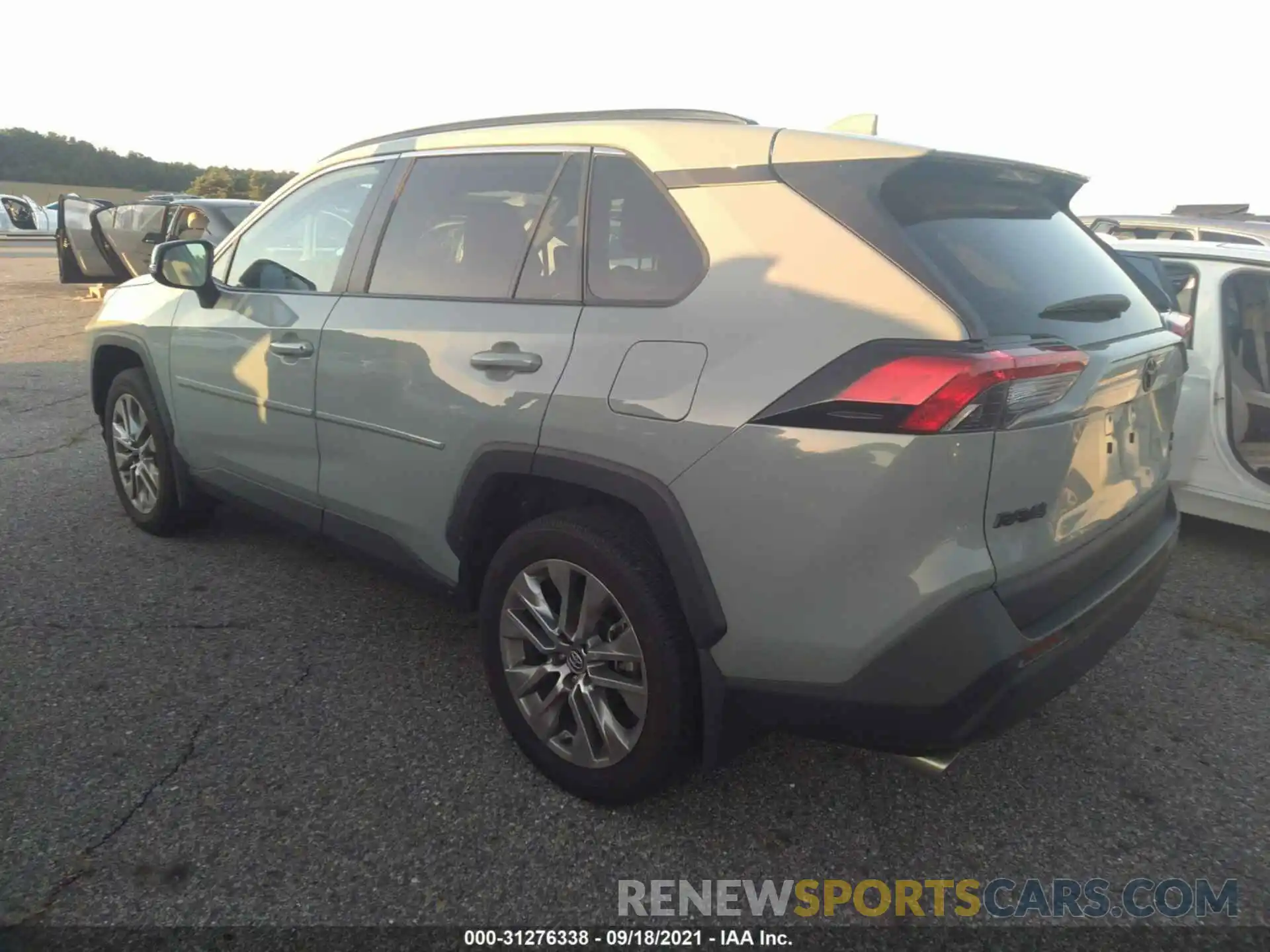 3 Photograph of a damaged car 2T3A1RFV6LC071469 TOYOTA RAV4 2020