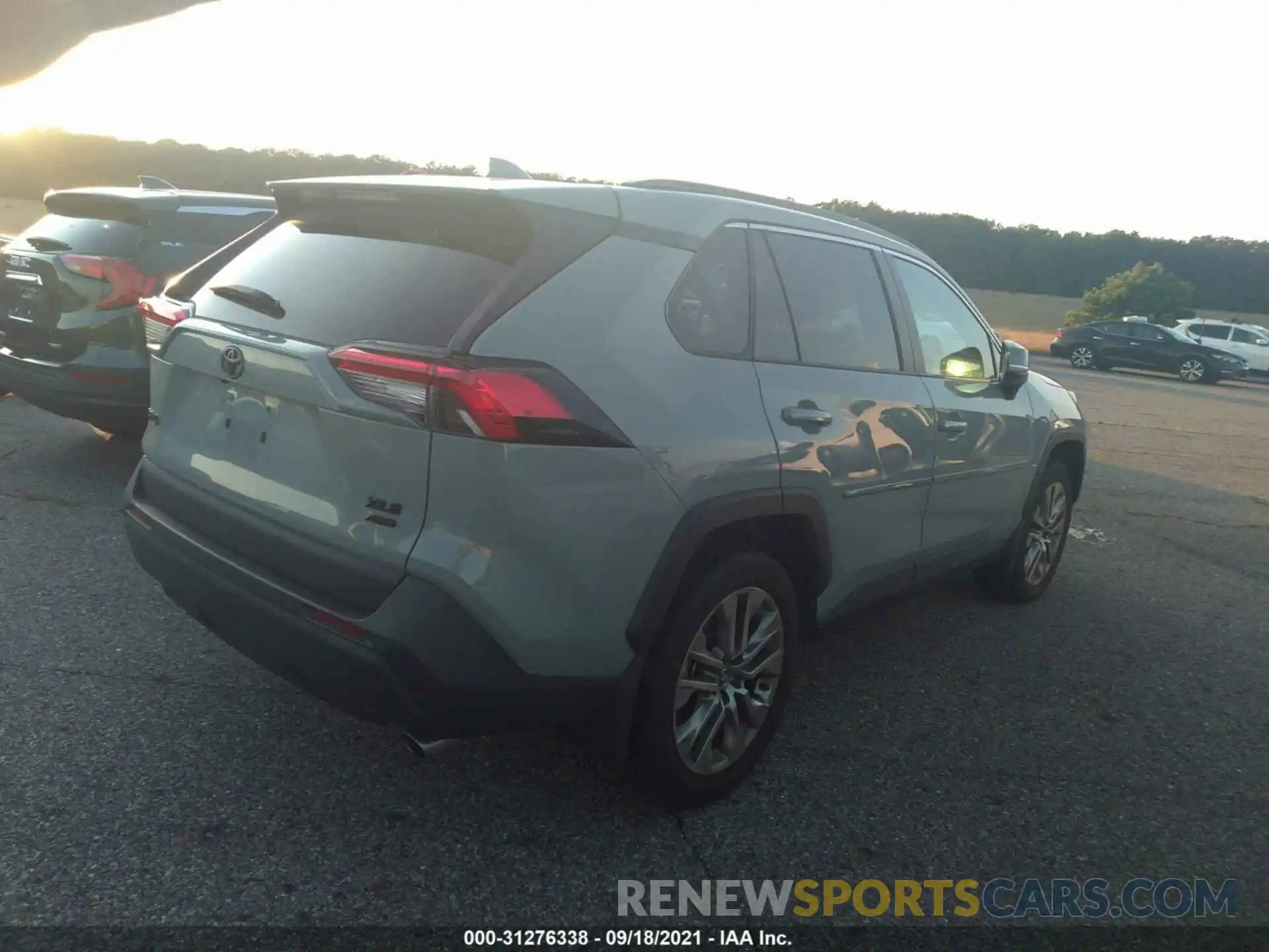 4 Photograph of a damaged car 2T3A1RFV6LC071469 TOYOTA RAV4 2020