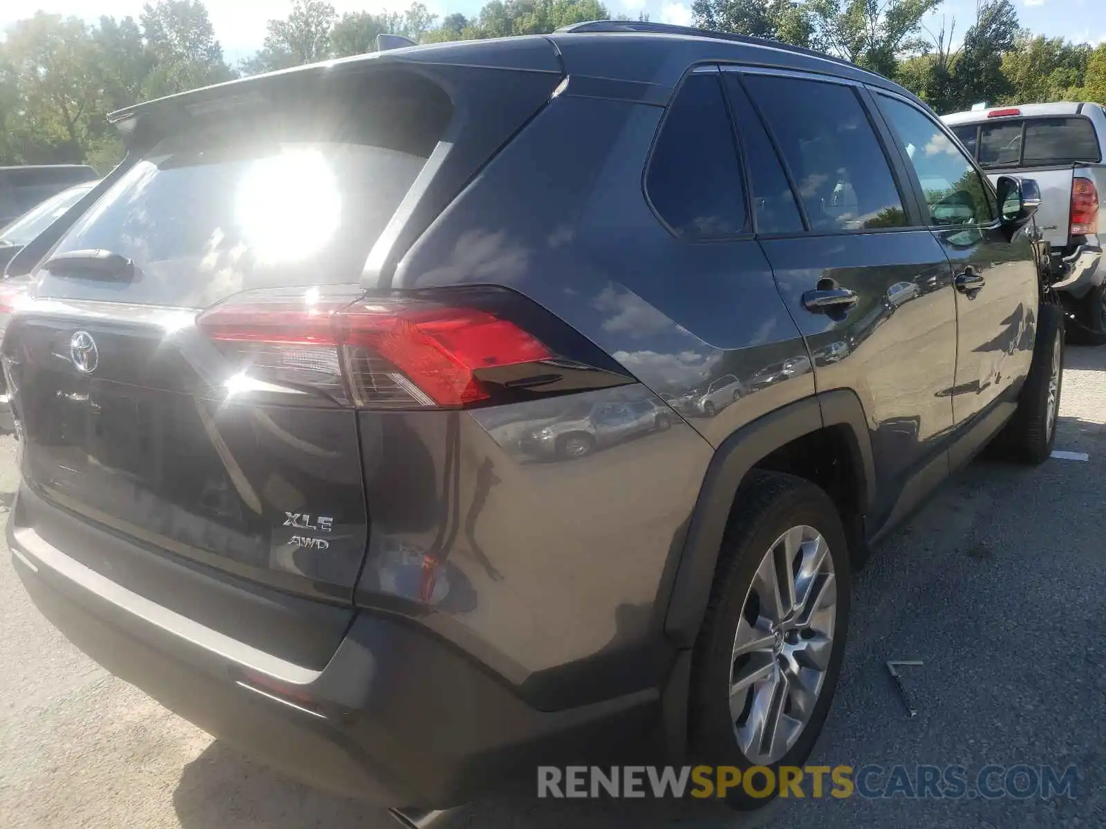 4 Photograph of a damaged car 2T3A1RFV6LC077952 TOYOTA RAV4 2020