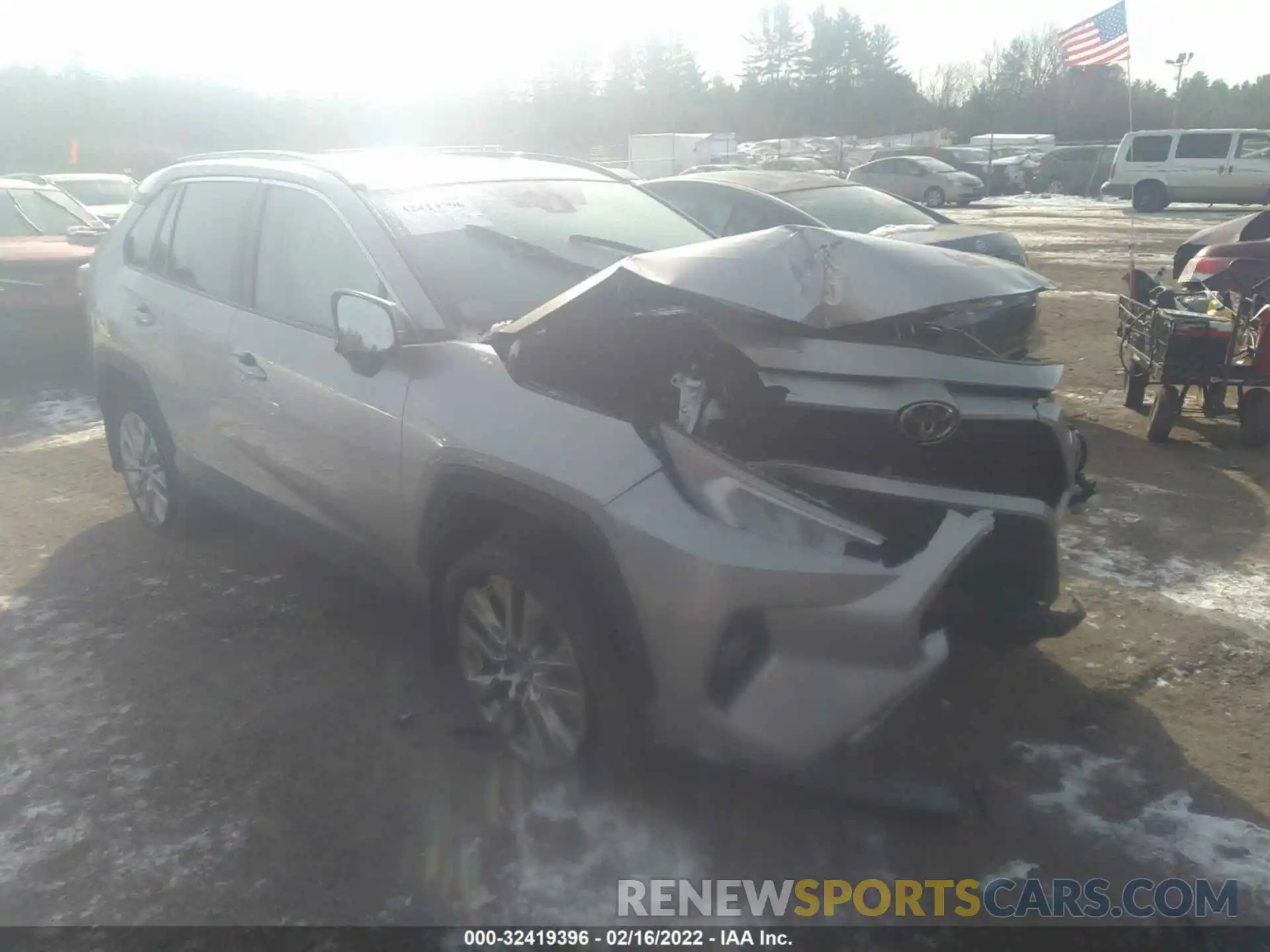 1 Photograph of a damaged car 2T3A1RFV6LC136630 TOYOTA RAV4 2020