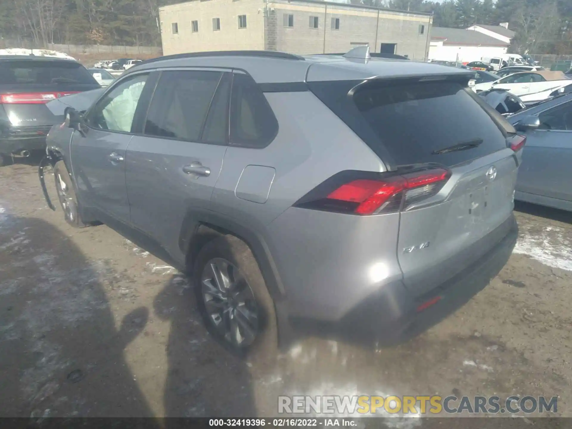 3 Photograph of a damaged car 2T3A1RFV6LC136630 TOYOTA RAV4 2020