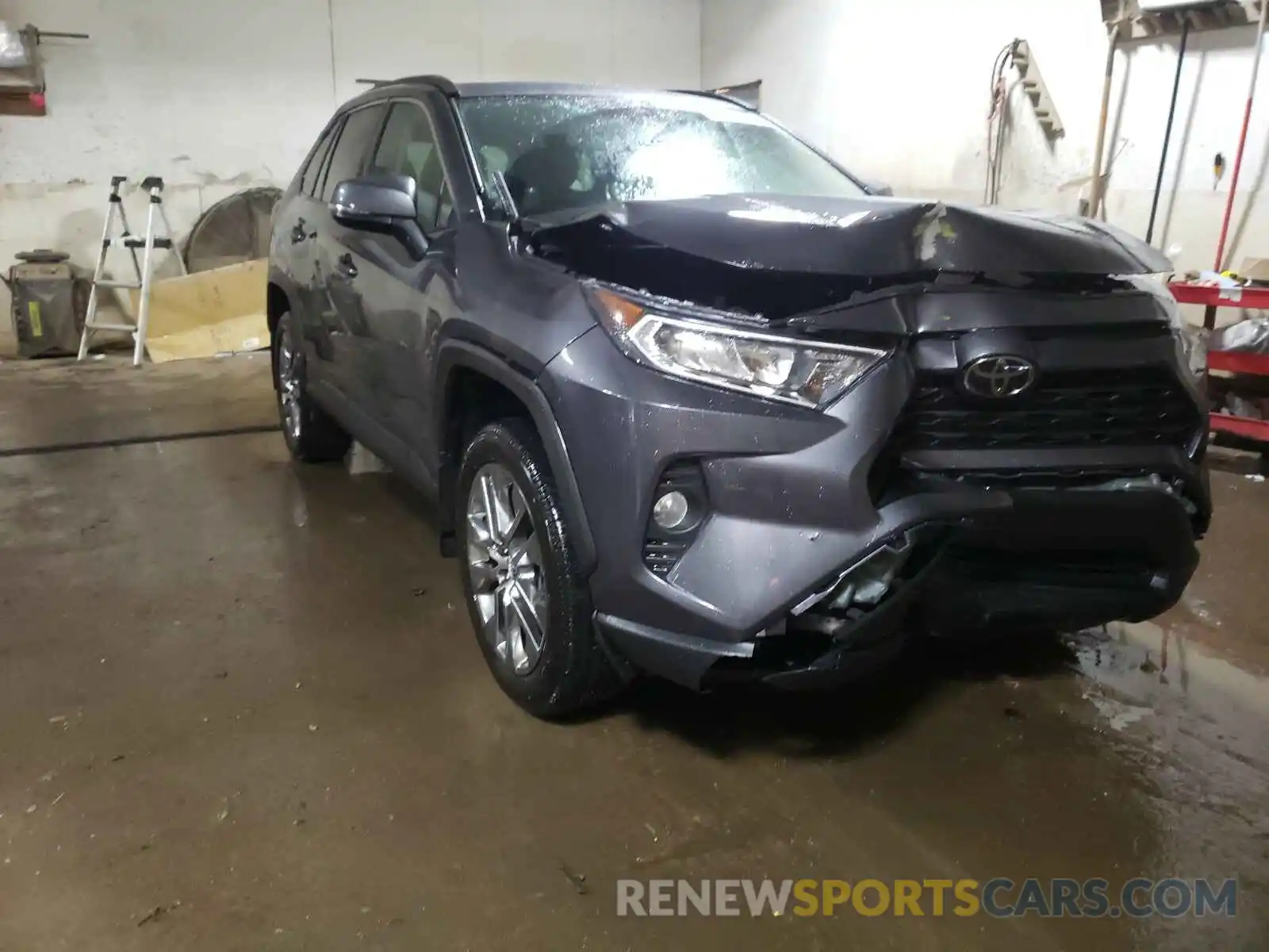 1 Photograph of a damaged car 2T3A1RFV6LW093079 TOYOTA RAV4 2020