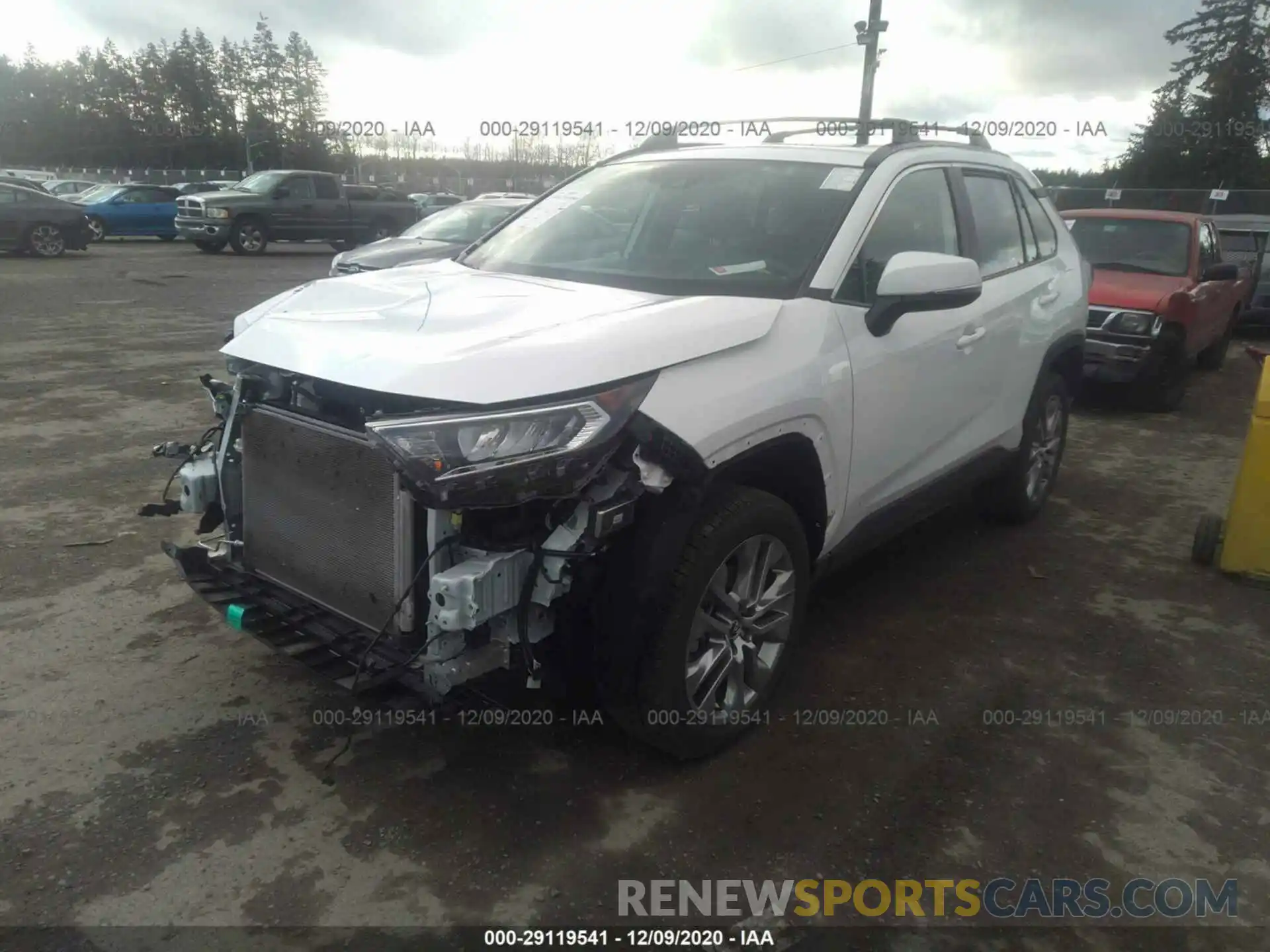 2 Photograph of a damaged car 2T3A1RFV6LW105182 TOYOTA RAV4 2020