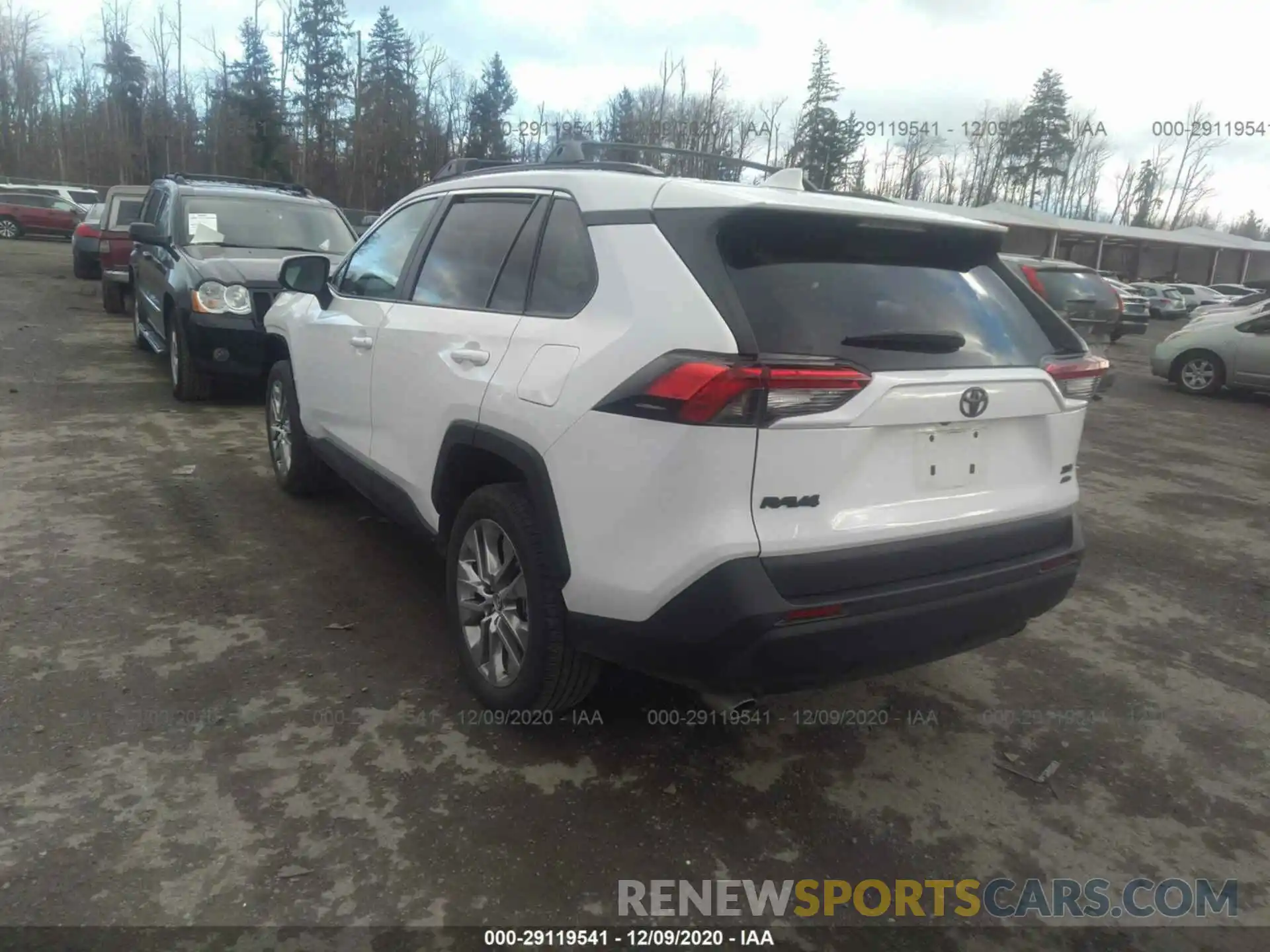 3 Photograph of a damaged car 2T3A1RFV6LW105182 TOYOTA RAV4 2020