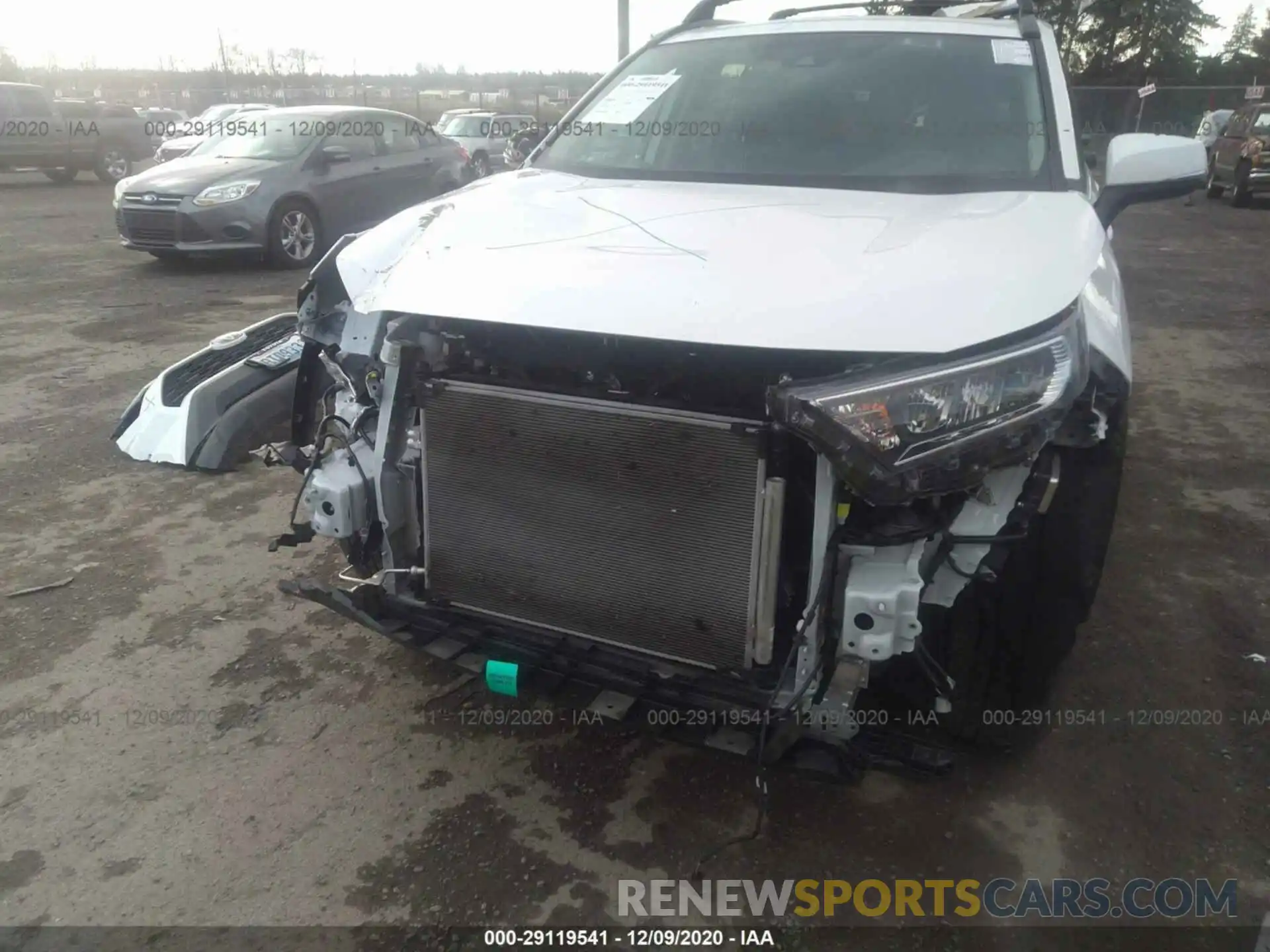 6 Photograph of a damaged car 2T3A1RFV6LW105182 TOYOTA RAV4 2020