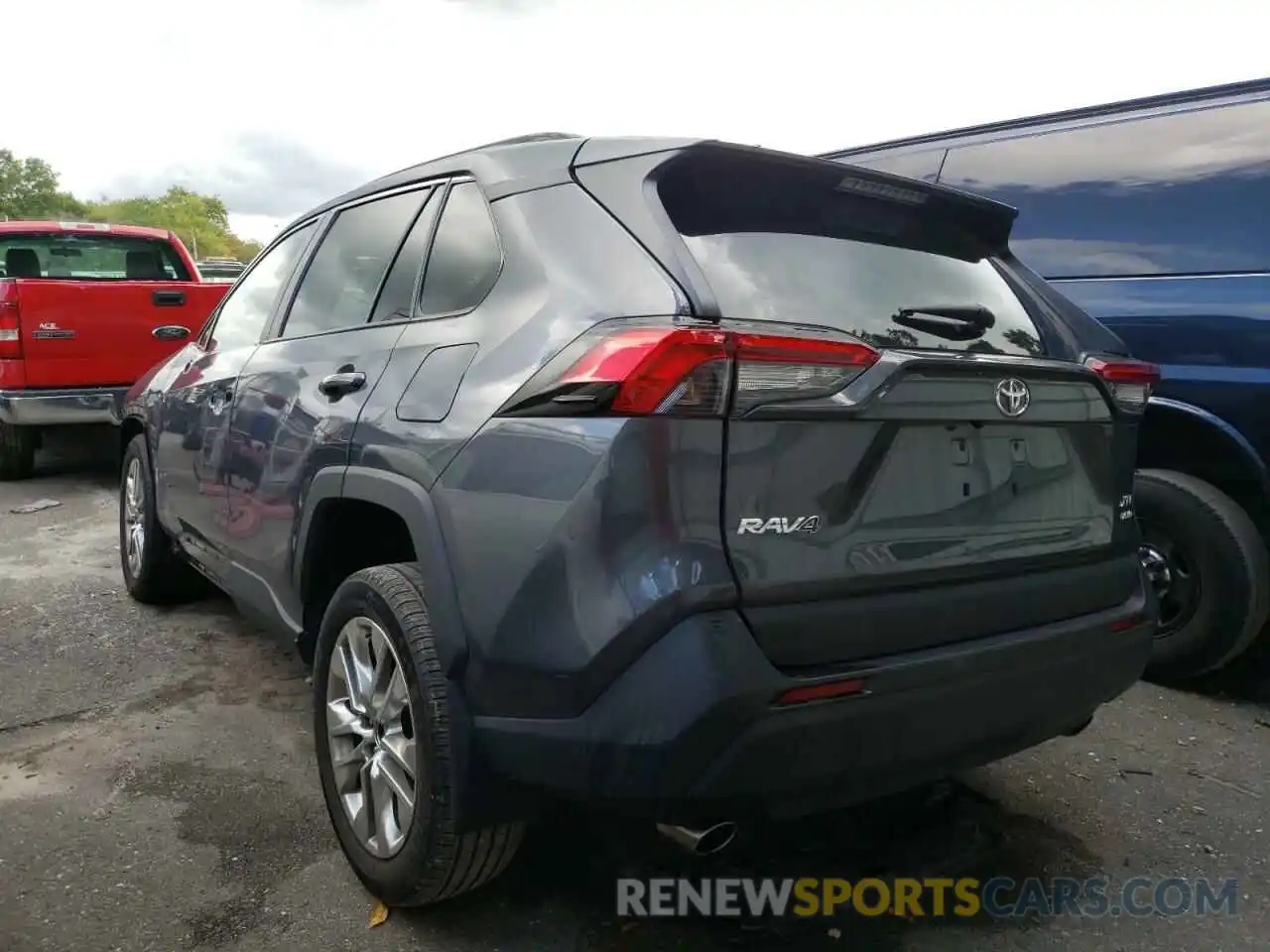 3 Photograph of a damaged car 2T3A1RFV6LW137128 TOYOTA RAV4 2020