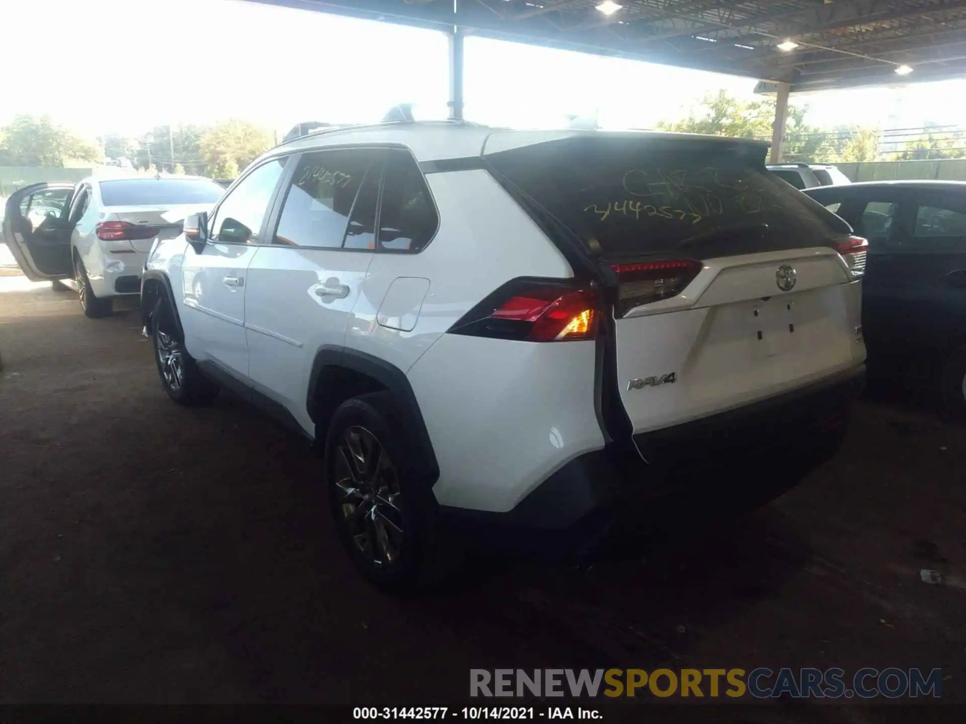 3 Photograph of a damaged car 2T3A1RFV7LC077135 TOYOTA RAV4 2020