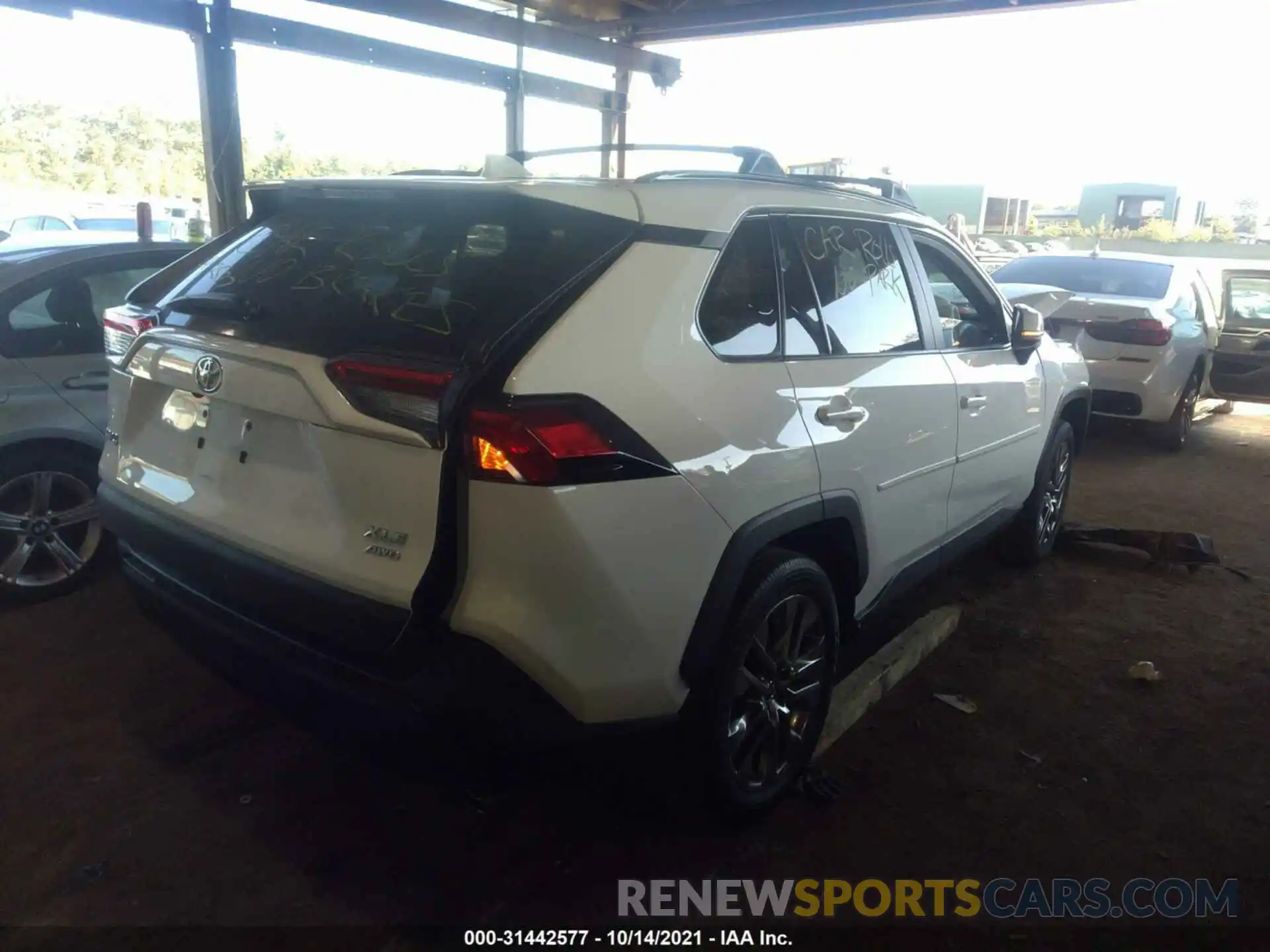 4 Photograph of a damaged car 2T3A1RFV7LC077135 TOYOTA RAV4 2020