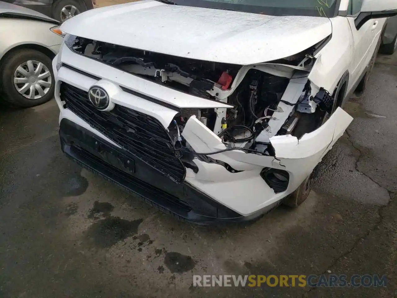 9 Photograph of a damaged car 2T3A1RFV7LC115169 TOYOTA RAV4 2020