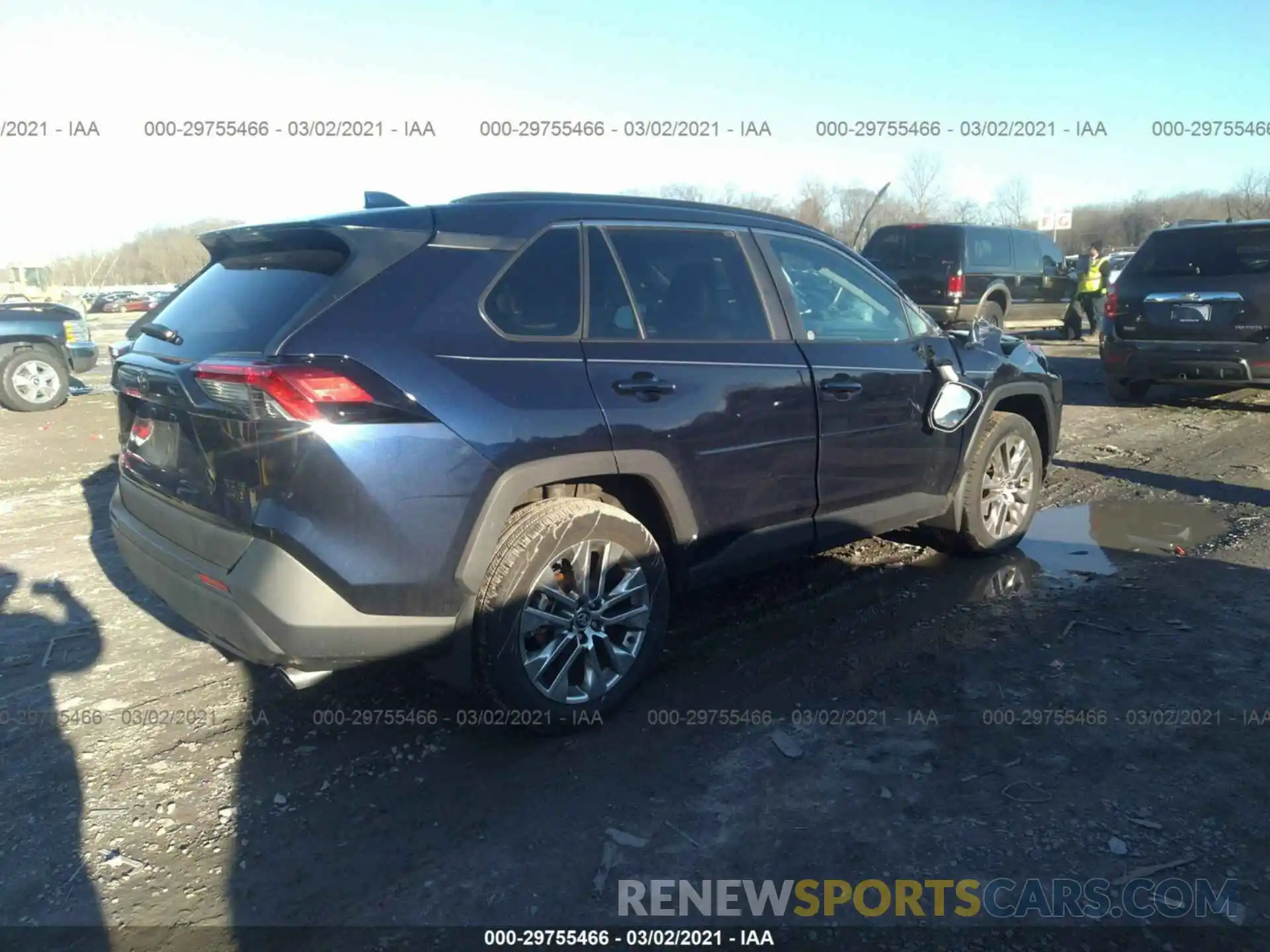 4 Photograph of a damaged car 2T3A1RFV7LW118958 TOYOTA RAV4 2020