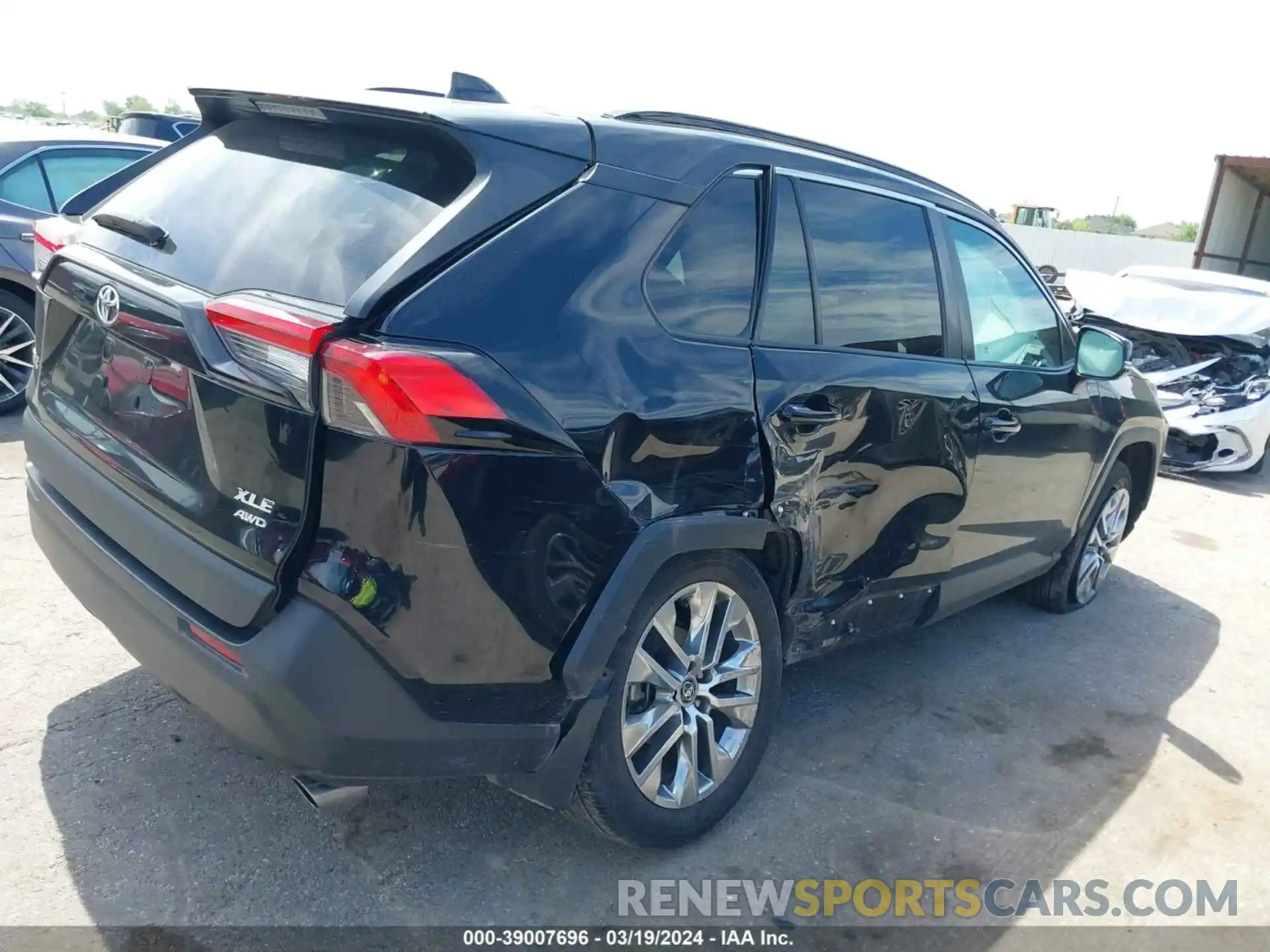 4 Photograph of a damaged car 2T3A1RFV7LW133539 TOYOTA RAV4 2020