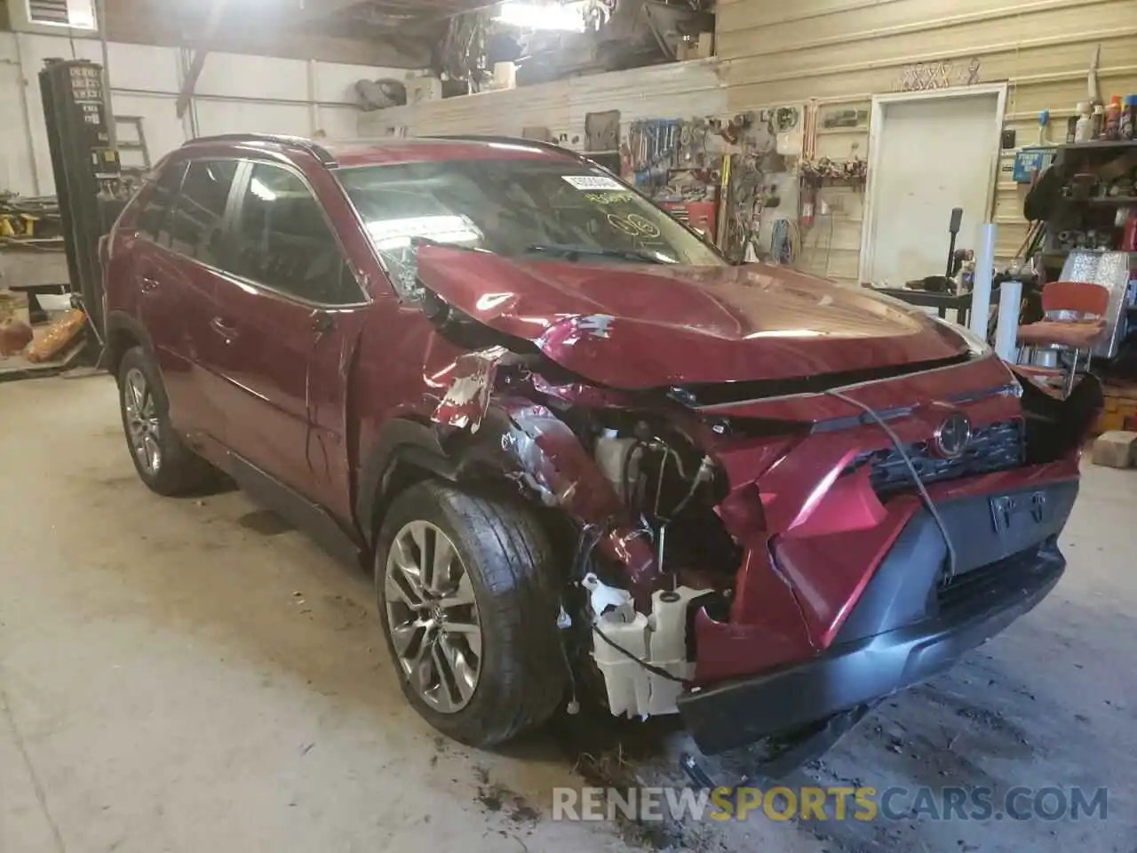 1 Photograph of a damaged car 2T3A1RFV8LC064605 TOYOTA RAV4 2020