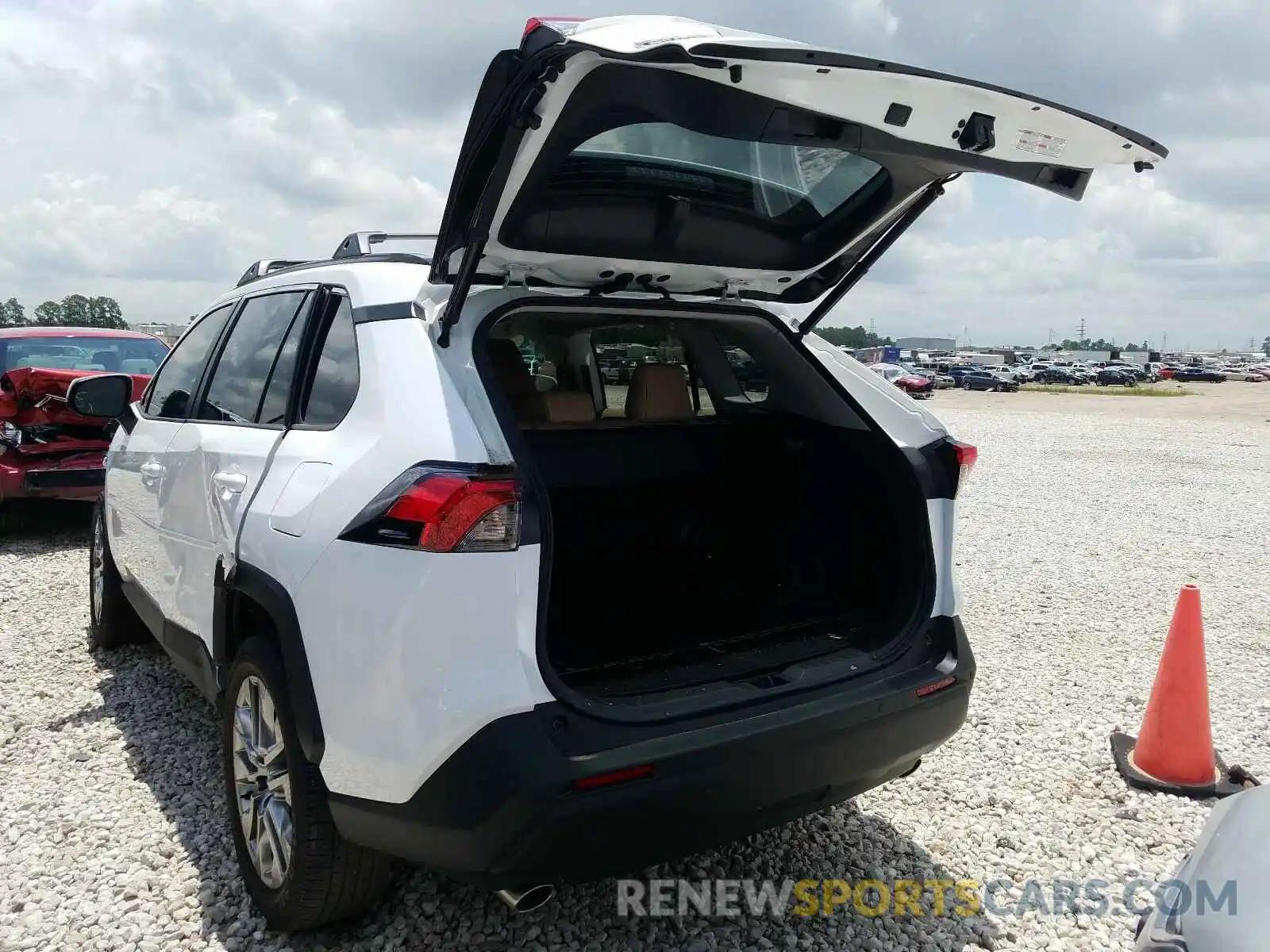 3 Photograph of a damaged car 2T3A1RFV8LC072817 TOYOTA RAV4 2020