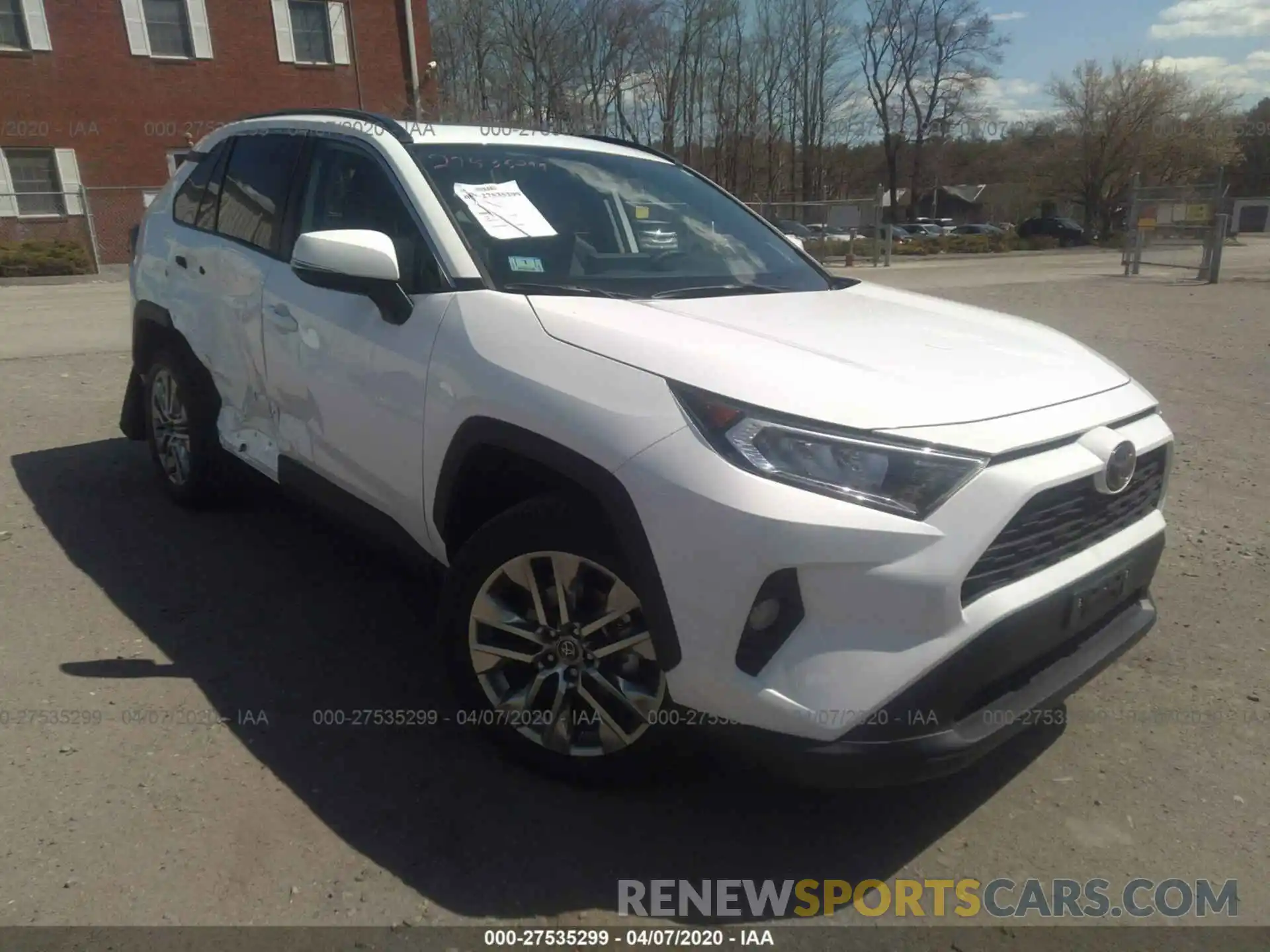 1 Photograph of a damaged car 2T3A1RFV8LC085602 TOYOTA RAV4 2020