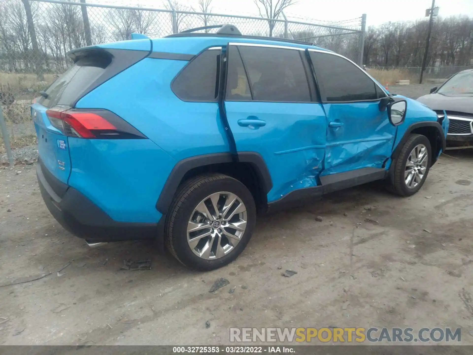 4 Photograph of a damaged car 2T3A1RFV8LC132515 TOYOTA RAV4 2020