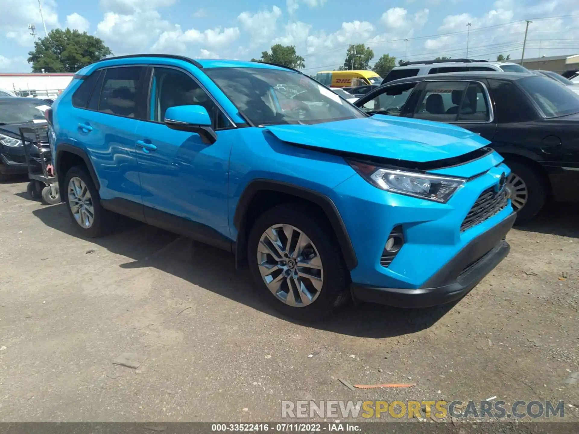 1 Photograph of a damaged car 2T3A1RFV8LC133325 TOYOTA RAV4 2020