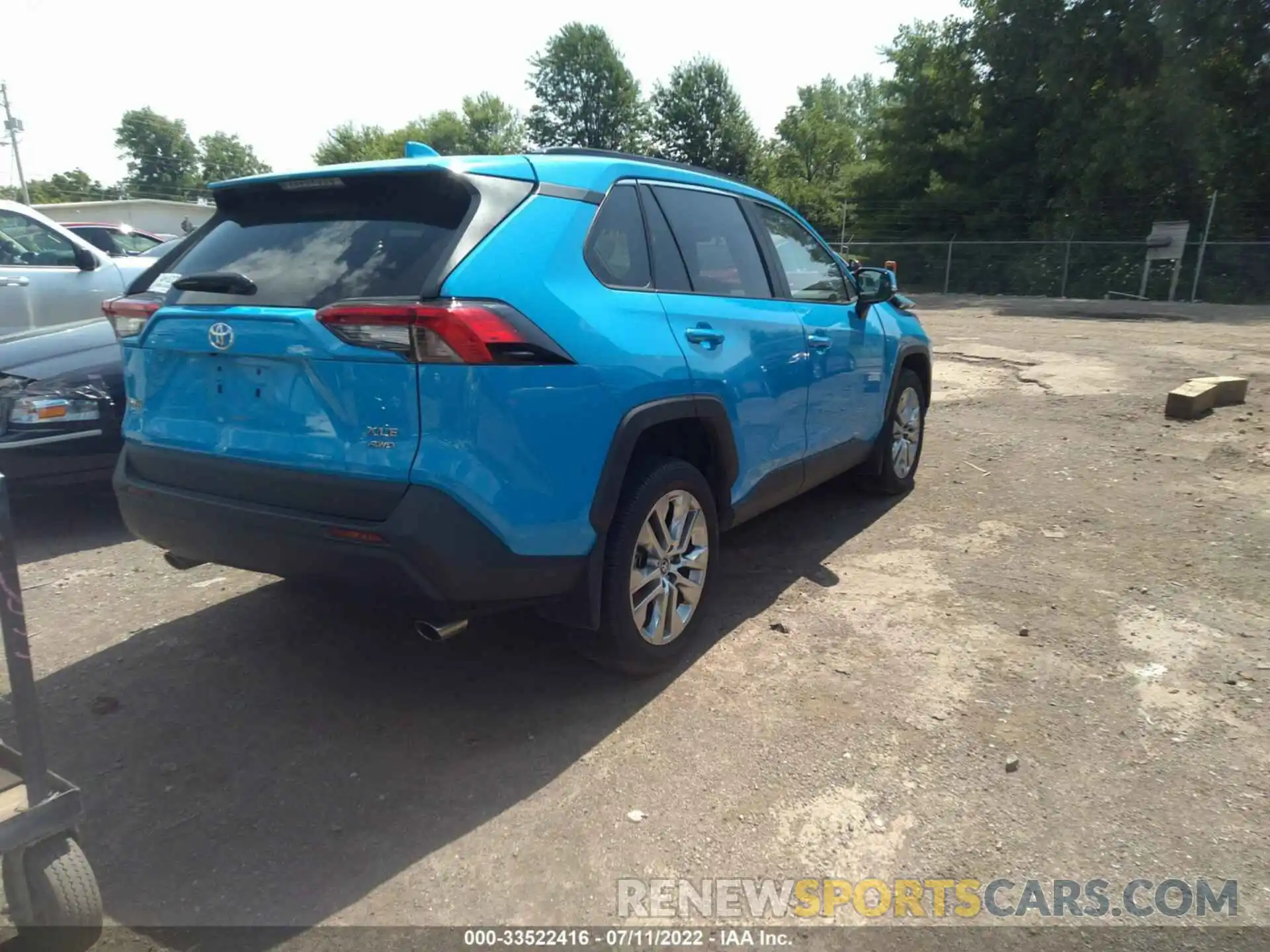 4 Photograph of a damaged car 2T3A1RFV8LC133325 TOYOTA RAV4 2020