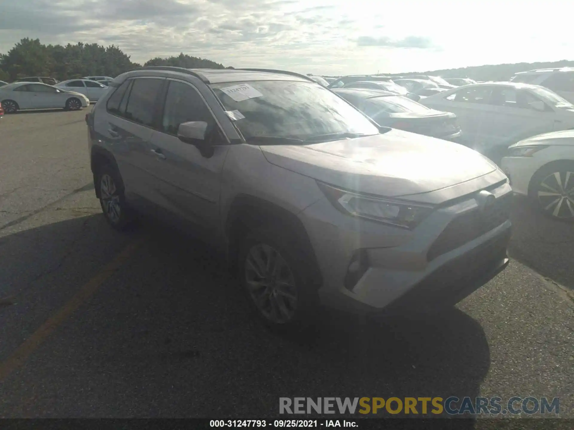 1 Photograph of a damaged car 2T3A1RFV8LW090040 TOYOTA RAV4 2020