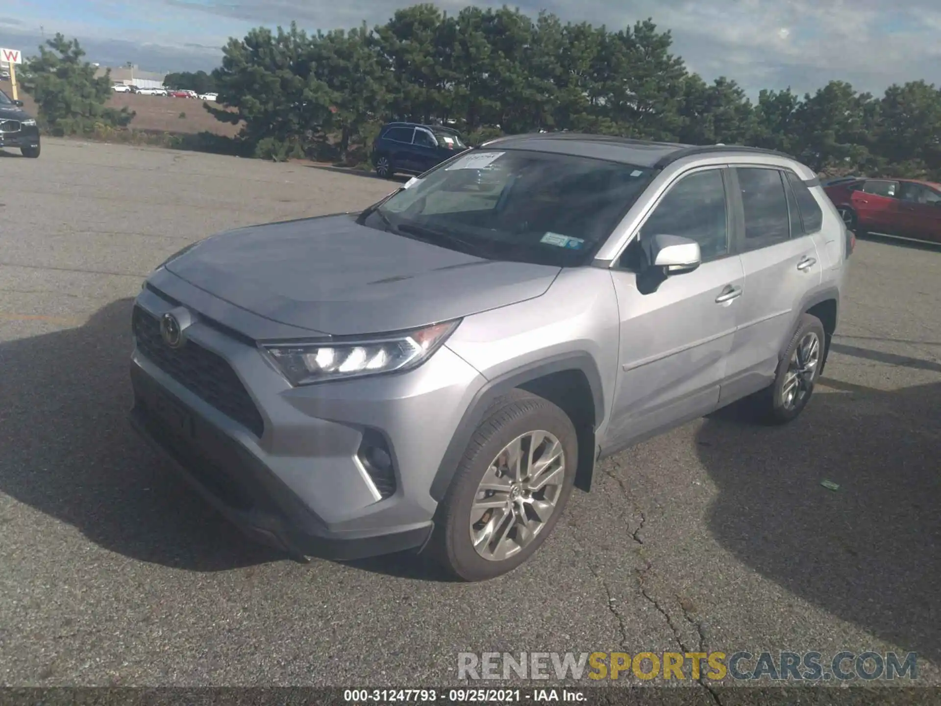 2 Photograph of a damaged car 2T3A1RFV8LW090040 TOYOTA RAV4 2020