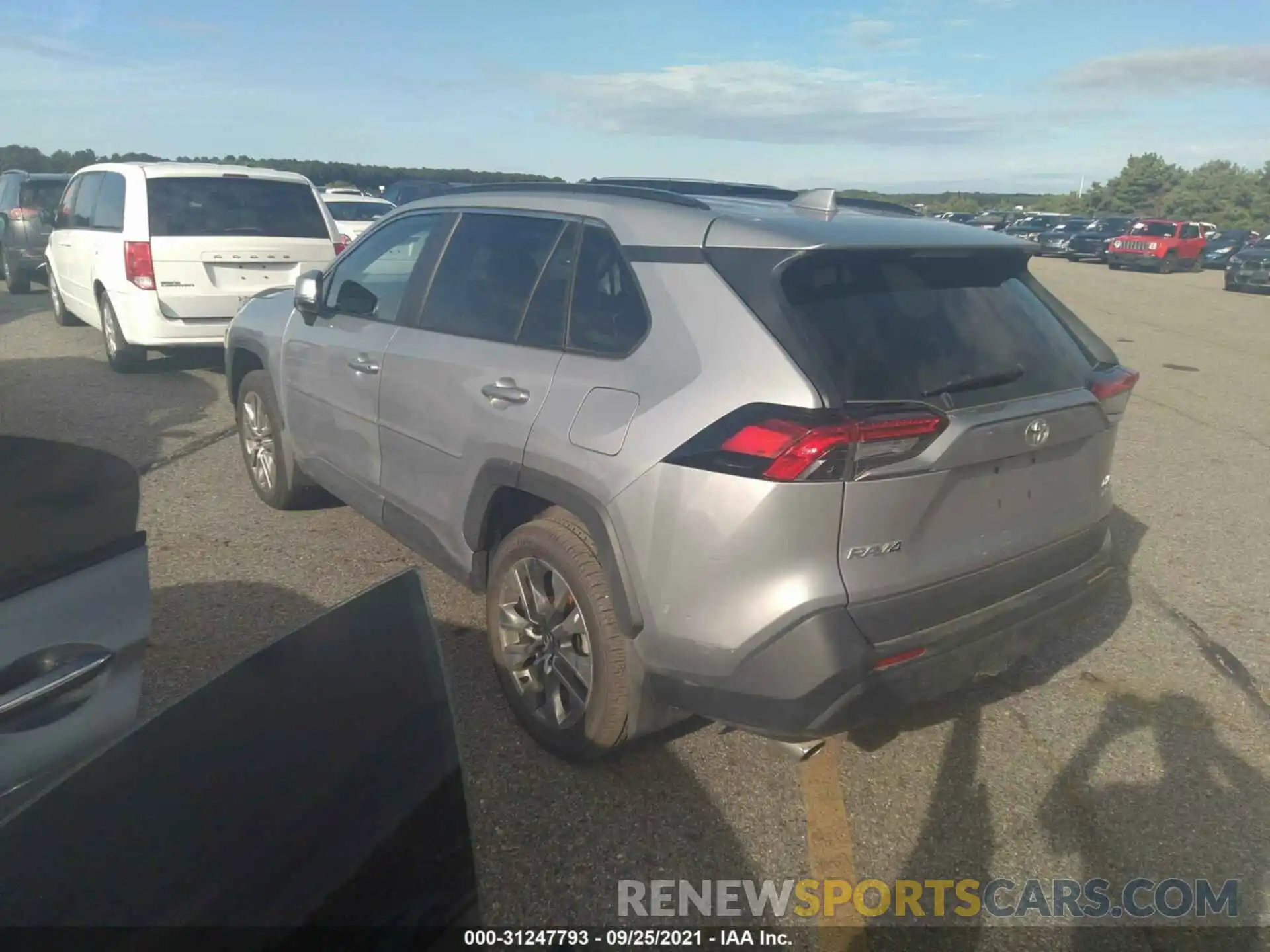 3 Photograph of a damaged car 2T3A1RFV8LW090040 TOYOTA RAV4 2020